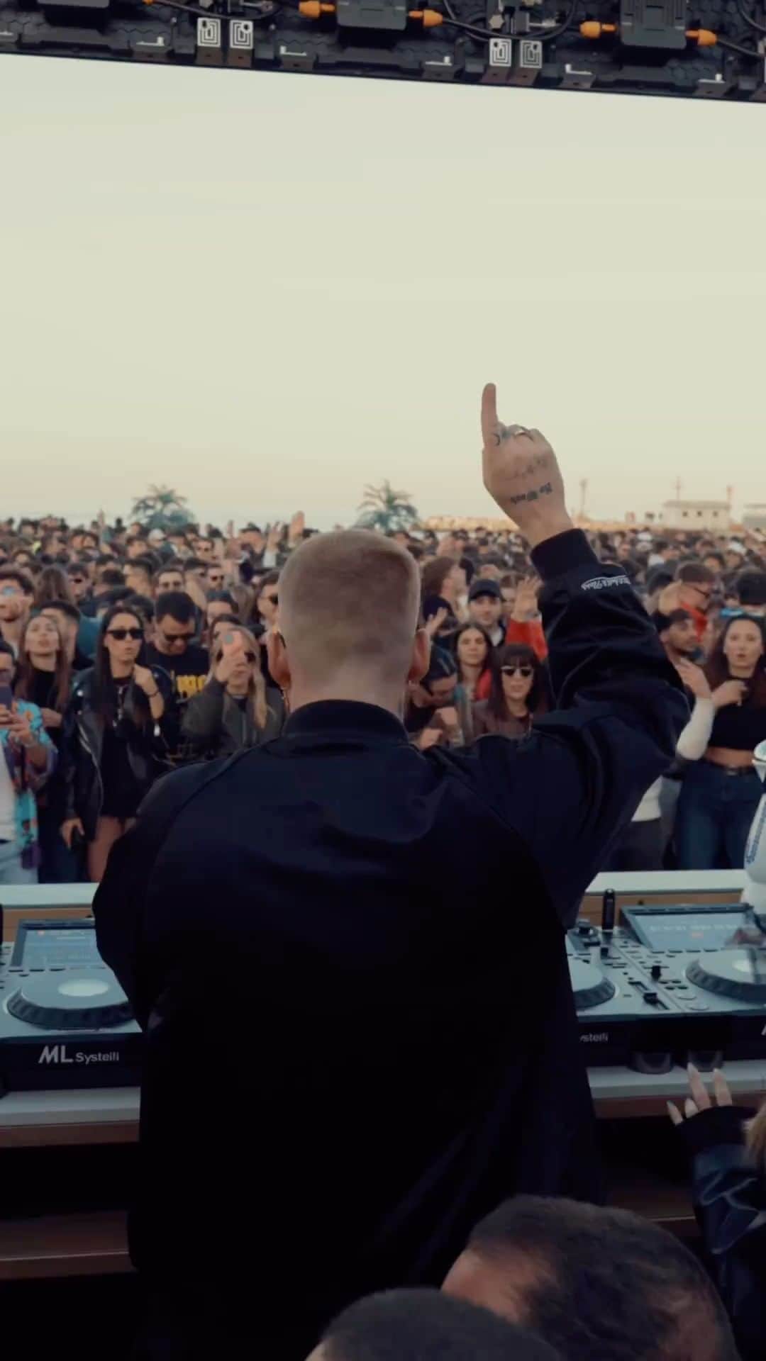 Spinnin' Recordsのインスタグラム：「There's no party like a @hugelthug party 🎉   TRACK ID | HUGEL x @ryanarnolduk x @elchuapeoficial - Pa Lante」