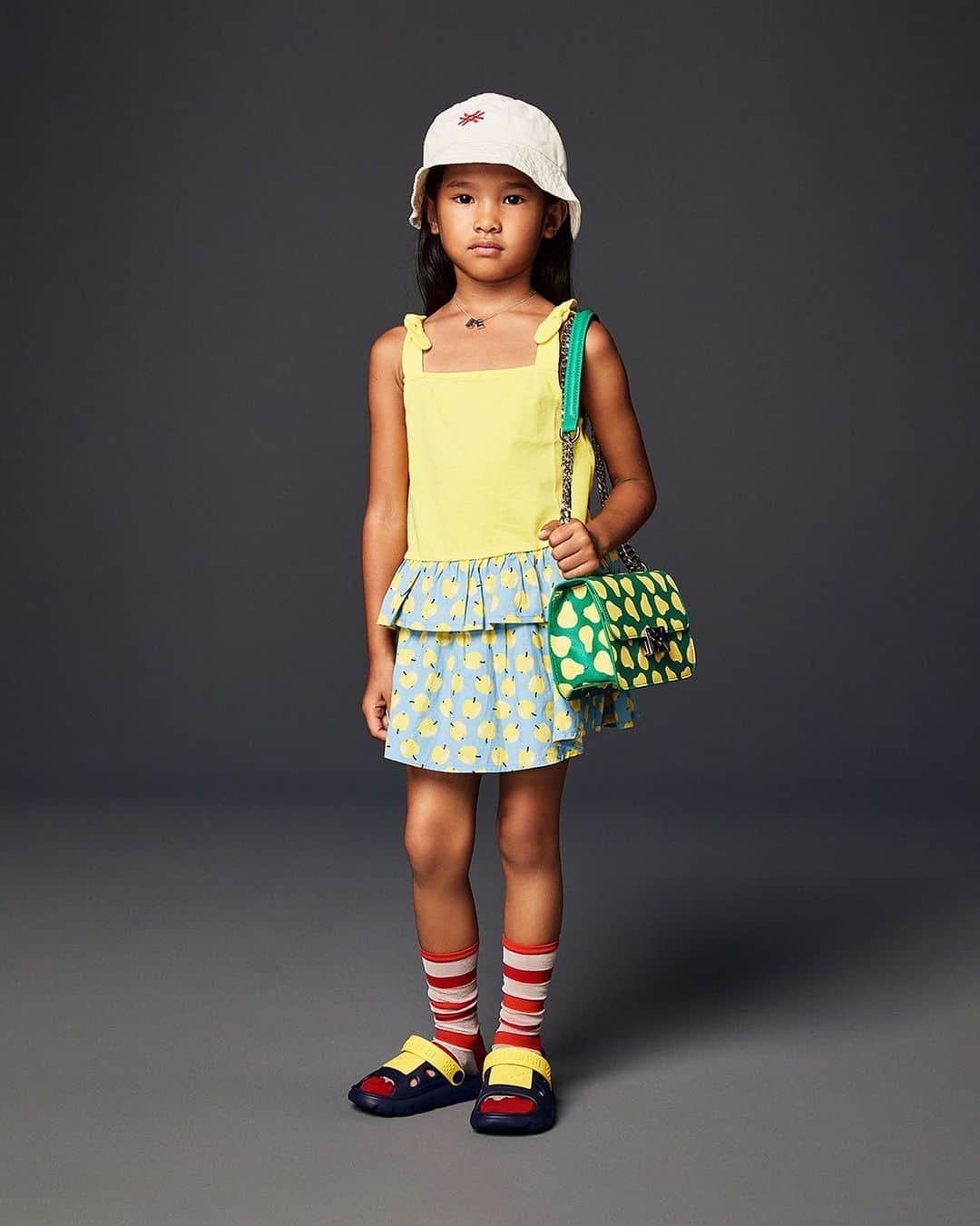 ベネトンのインスタグラム：「Summer vibes: the new SS23 Kids collection by @andreaincontri puts in conversation pastel colors and beach-ready accessories.  Discover more on benetton.com and in store.」