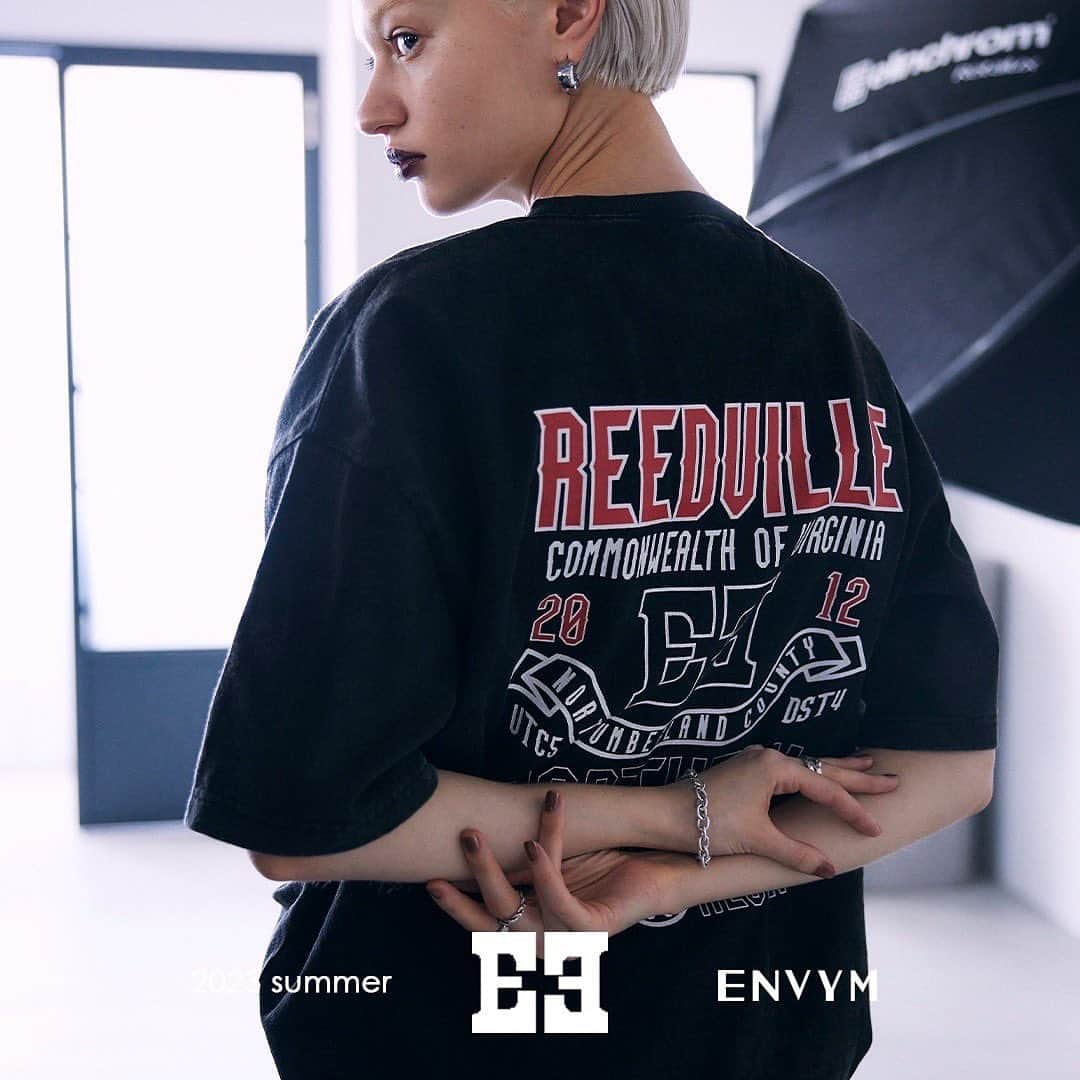 ENVYMのインスタグラム：「【23’𝙎𝙪𝙢𝙢𝙚𝙧 𝘾𝙤𝙡𝙡𝙚𝙘𝙩𝙞𝙤𝙣】 ⁡ ⁡ 今シーズンのロゴを使用したアイテムが大集結!! ⁡ ⁡ Eロゴデザインにも注目✨ ⁡ ⁡ ーーーーーーーーーーーーーーーーーーーーーーーー ⁡ ⁡ 2023夏のビジュアルが Webstoreで公開中！！ ⁡ ⁡ ぜひプロフィールTOPのURLからご覧下さい♪ ⁡ ⁡ ⁡ #envym #2023ss #spring」