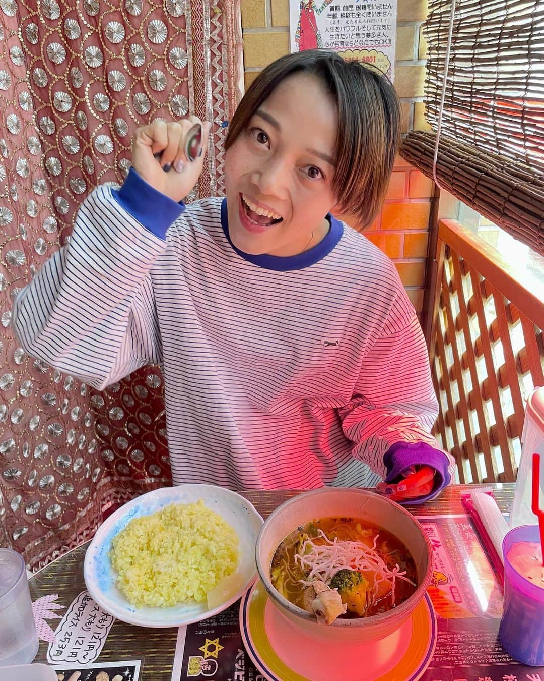木崎あおいのインスタグラム：「_ あかりとカレー屋さん🍛 おすすめあれば教えてください( ◠‿◠ )  #お久しぶりのお出かけ #なんだか楽しみすぎて #2ショット撮り忘れました #そんな時もあるよね #またカレー屋さん巡りしようね #あおいふく」