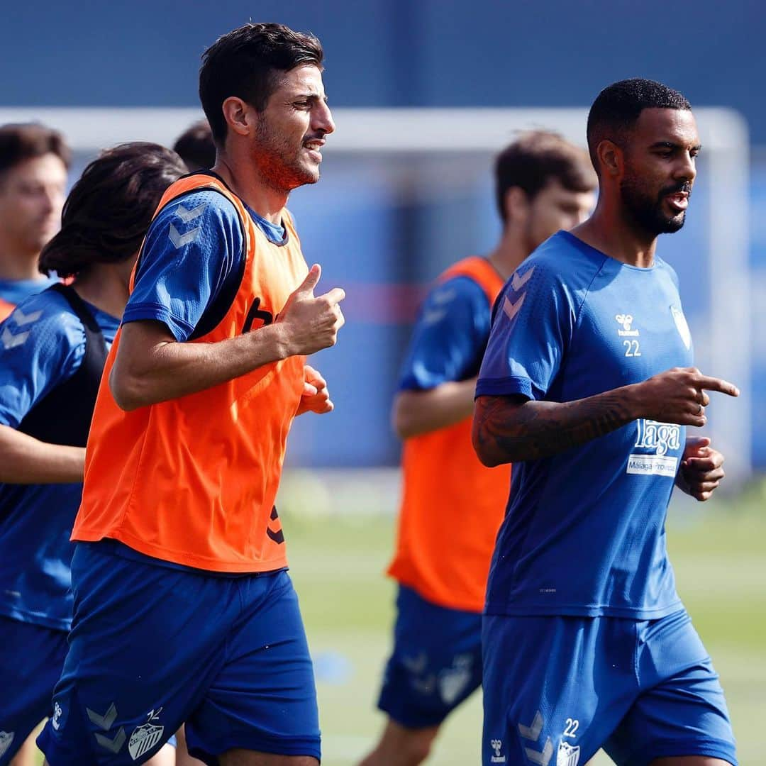 マラガCFさんのインスタグラム写真 - (マラガCFInstagram)「🔛⚽️💙  #VamosMálaga」4月27日 19時18分 - malagacf