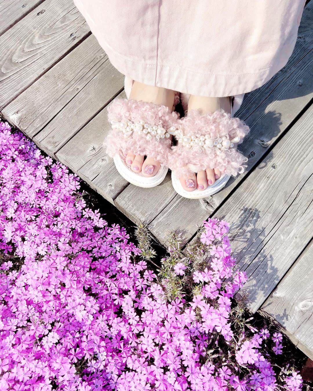 中井りかさんのインスタグラム写真 - (中井りかInstagram)「服と靴とフットネイルと芝桜の親和性を見せつけたいだけの投稿🌸笑  #photooftheday #instagood #picoftheday #love #style  #ootd  #code  #ドイツ村　#ドイツ村芝桜」4月27日 19時32分 - rika___n24x