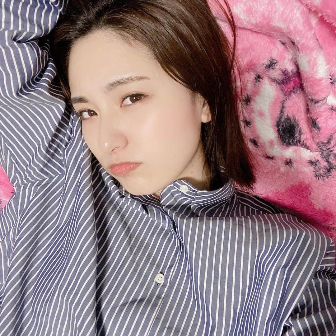 高山侑子さんのインスタグラム写真 - (高山侑子Instagram)「. なんだか最近やる気が起きなくって、ゴロゴロ丸_(┐「ε:)_ 気分が乗らなくて外にも出ないから、写真もないまる  #ダメ人間」4月27日 19時35分 - takayamayuko_stardust