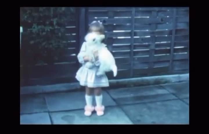 ジェマ・アトキンソンのインスタグラム：「Proof that Fergie, our first dog, forgave me for dropping her on her 1st day home 🤦🏼‍♀️😂 (we had her until she was 16 bless her, stubborn Scottish grit just like my Grandma) 🙌🏼  Whenever I’m asked about our parenting and what works for us, the response I have is, if you can and they can be cared for and loved properly, get them a pet. Be it a fish, hamster, cat, dog. From my own experience growing up and with watching Mia it teaches empathy, compassion & a responsibility from a young age. I hope to always have muddy prints throughout our home 🐾  Sure my house is always on its arse but the memories made are always worth it 🥰」