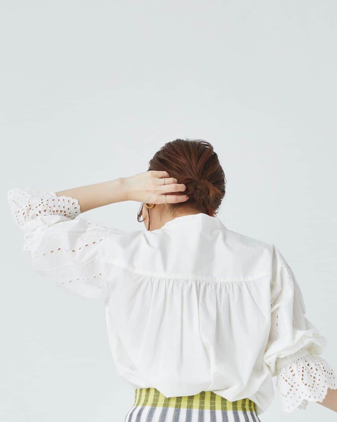 le. coeur blancのインスタグラム：「.  \ オンライン限定！GWタイムセール開催中/ 4.26 wed - 5.7 sun 23:59まで  人気アイテムが期間限定で お得にGETできる特別プライスに◎ ⁡ 今欲しい、即戦力トップスまとめ ⁡ ----- ⁡ カットワークレースチュニックブラウス ¥15,400→¥10,780[30%OFF] no. 3032033300 ⁡ クレイジーパターンボーダーカットソー ¥9,900→¥7,920[20%OFF] no. 3032014303 ⁡ パウダーサテンハイネックシャーリングブラウス ¥9,790→¥7,832[30%OFF] no. 3032035909 ⁡ サテンドットボリュームスリーブブラウス ¥16,500→¥9,900[40%OFF] no. 3032032401 ⁡ クレイジーパターンストライプシャツ ¥12,980→¥10,384[20%OFF] no. 3032033504 ⁡ パールネックボリュームスリーブブラウス ¥15,400→¥12,320[20%OFF] no. 3032032405 ⁡ ⁡ _________________________ < 𝗲𝘃𝗲𝗻𝘁 > ⁡ 【 全品送料無料キャンペーン 】 4/21(金) - 5/7(日)23:59まで ⁡ オンラインストアでは、 通常¥7,500以上ご購入で送料無料のところ、 期間中は全品送料無料！ ⁡ ⁡ < 𝗶𝗻𝘀𝘁𝗮 𝗹𝗶𝘃𝗲 𝘀𝗰𝗵𝗲𝗱𝘂𝗹𝗲 > 4/29(土)、5/3(水)、5/11(木)、5/16(火)、5/24(水) ⁡ ※日時は変更になる場合もございます。 　詳しくは前日のストーリーズでお知らせします。 ⁡ ⁡ ⁡ ⁡ ⁡ ⁡ ⁡ ⁡ ⁡ ⁡ ⁡ ⁡ ⁡ ⁡ ⁡ ⁡ ⁡ ⁡ ⁡ ⁡ ⁡ ⁡ #lecoeurblanc #ルクールブラン #spring #summer #le_23ss #le_web #トップス #ブラウス #シャツ #blouse #shirt」