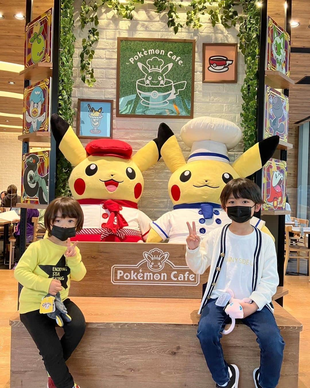 佐藤遙灯のインスタグラム：「・ 第二弾👦🧒 ・ #ポケモンカフェ #パート2 #はるたすの休日 #佐藤遙灯  #スペースクラフト #スペースクラフトジュニア」