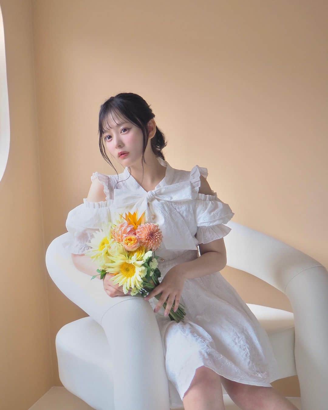 齊藤なぎさのインスタグラム：「evelyn summercollection👗👒  ⁡ ⁡ ⁡ 毎シーズン、evelynさんのお洋服を着ることができて幸せです☺️♡ 今回も全部可愛かった〜〜たくさんお気に入りです🫶🏻 ⁡ ⁡ よく好きでいてくれるみんな、お友達からも見つけたよ〜って報告してもらえることが多くてとても嬉しいです、ぜひまた見つけたら教えてね！ ⁡ ⁡ 今回もみんなとお揃いできますように！！！ ⁡ #evelyn #エブリン #齊藤なぎさ ⁡」