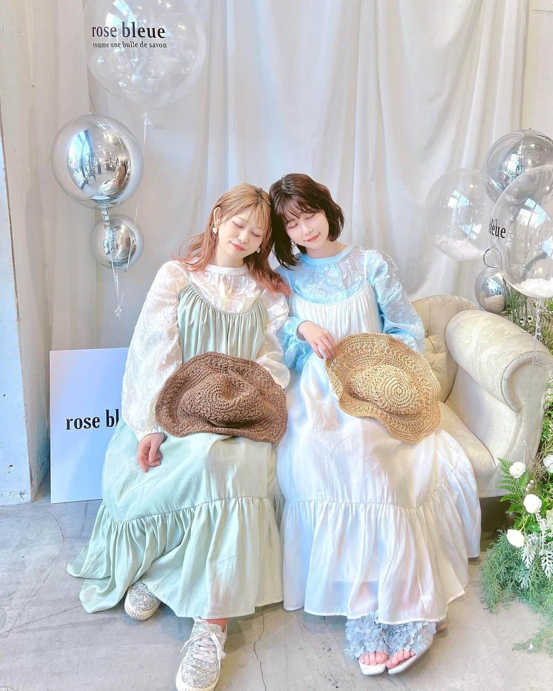 のインスタグラム：「お久しぶりに 会えた藍里 @arimuraairi ちゃん💓  服もあいりチャンも可愛かったぁー！！  楽し過ぎて、長居してしまったぁ🥹💞  #rosebleue #ファッション #ファッションブランド#デザイナー #夏服 #夏服コーデ #かわいい #fashion #双子コーデ #ツインズ #ツインズコーデ  #Designer #summerseries #summercollection」