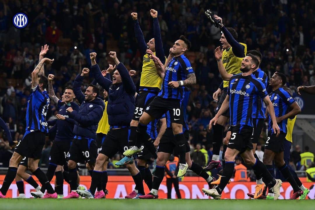 ダニーロ・ダンブロージオのインスタグラム：「Insieme ,da squadra ..da @inter 🖤💙 #finale#coppaitalia#inter#amala」