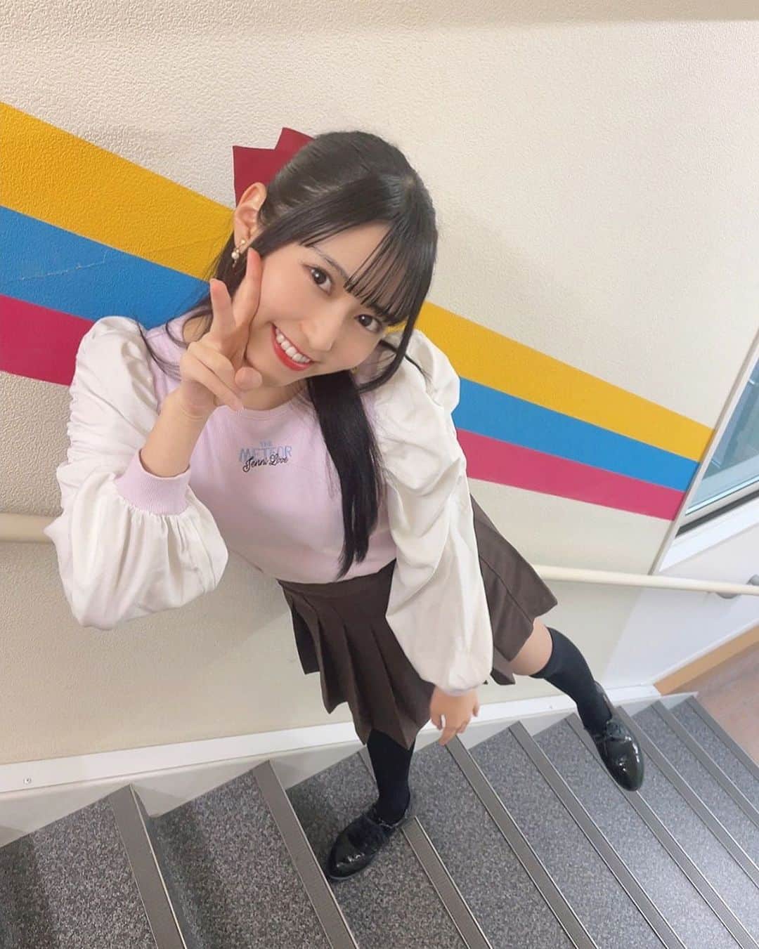 のインスタグラム：「▫️ たまには、おふざけゆなも良きですか？💓   #夢アドシトロン  #高校生女子  #アイドル #階段  #cuugal #瀬戸ゆな」