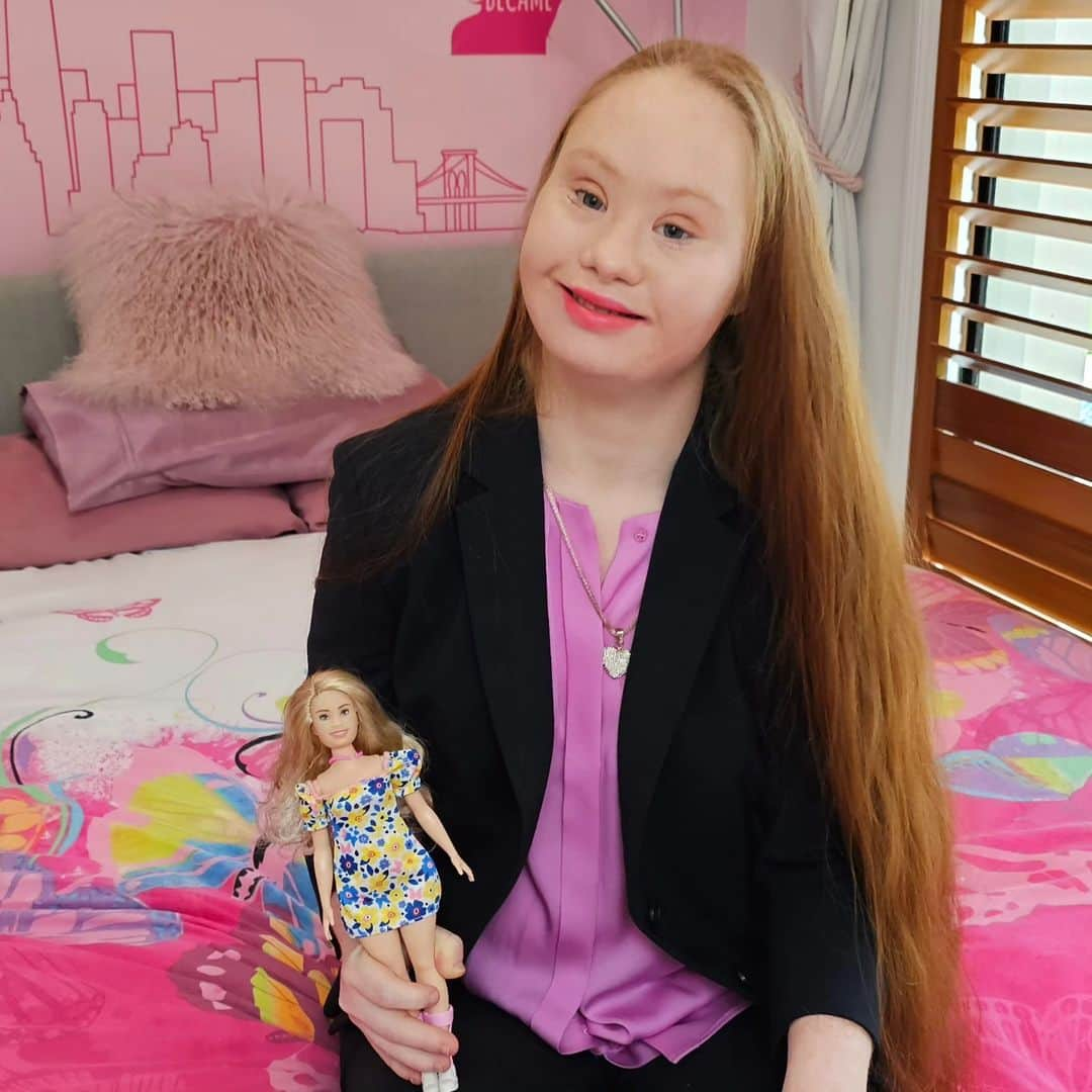 マデリン・スチュアートさんのインスタグラム写真 - (マデリン・スチュアートInstagram)「So excited for all the little girls and boys that will get to play with the new Barbie with Down Syndrome. This is going to create so much inclusion, it will be a beautiful natural way for parents to educate their children that everyone is equal and deserve to be represented. This makes me so happy and now I get to have a barbie cake with a girl like me on the top yay!!! You Rock @mattel, @barbie you are now perfect 🥰 💞」4月27日 20時11分 - madelinesmodelling_