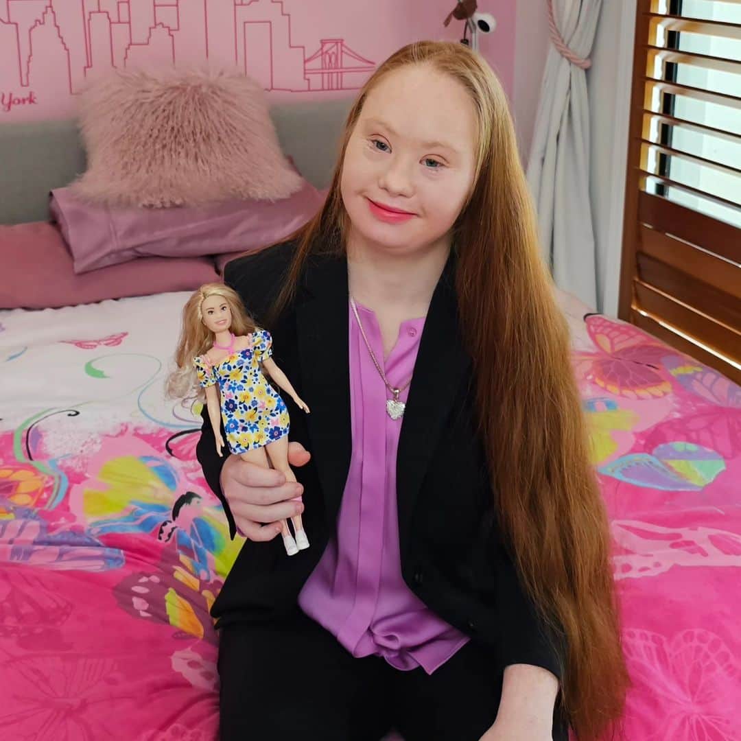 マデリン・スチュアートのインスタグラム：「So excited for all the little girls and boys that will get to play with the new Barbie with Down Syndrome. This is going to create so much inclusion, it will be a beautiful natural way for parents to educate their children that everyone is equal and deserve to be represented. This makes me so happy and now I get to have a barbie cake with a girl like me on the top yay!!! You Rock @mattel, @barbie you are now perfect 🥰 💞」