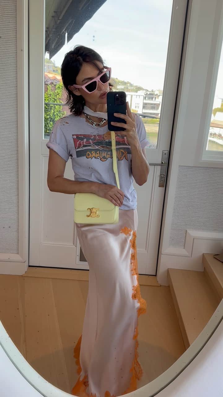 ダニジョーのインスタグラム：「Spring's Must Have: THE HIGH SLIT SKIRT  ✂️🍊✂️🍊✂️🍊✂️🍊」
