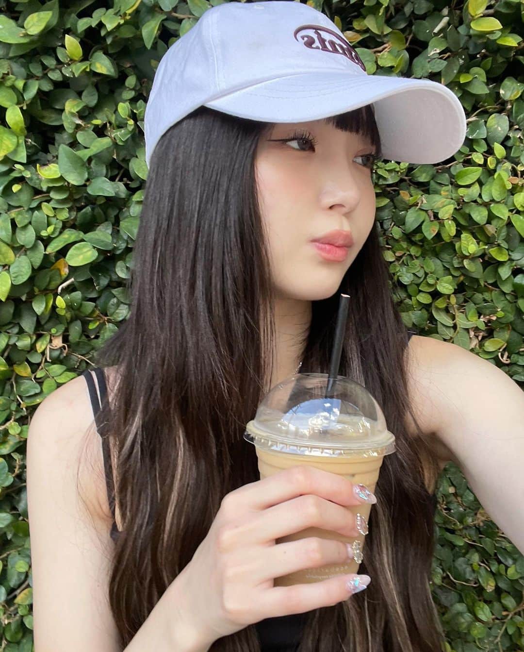 ももなさんのインスタグラム写真 - (ももなInstagram)「オーストラリア🇦🇺🐨3日目  #コアラ見てない #デカいハエ #蛾 #韓国で見たらめちゃくちゃ怖いのに#オーストラリア余裕#hypeboy 8枚目はバレンシアガもクロックスも一緒やんなこれ の写真」4月27日 20時17分 - momoonaaa