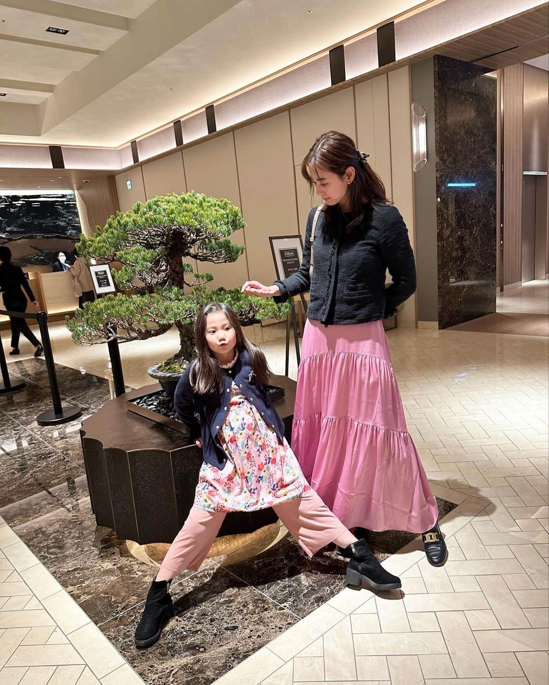 西村みえこさんのインスタグラム写真 - (西村みえこInstagram)「@hilton.hiroshima   家族でお食事🍴♡  こちらも  カリスマモデルの @maeyuka  プロデュースの  @cbp.tokyo  です＾＾  カジュアルもオケージョンも 使えるぅ🌸  娘もピンク着てるまま可愛いよ☺️て言ってくれて ご機嫌な母🌸  ユカさん☺️💓 いつもありがとうございます💕  #japan #tokyf #hiroshma #hilton #hgvc #pink #spring #春はイベントいっぱい☺️」4月27日 20時18分 - mieko_nishimura_