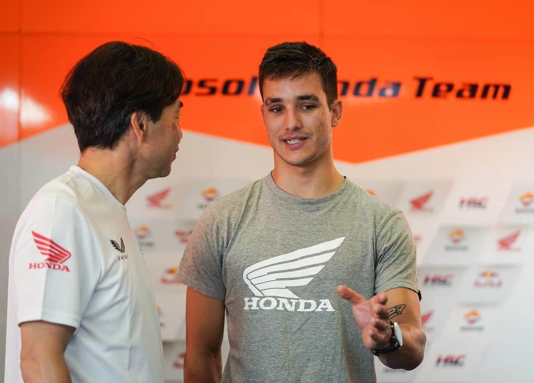 レプソル・ホンダさんのインスタグラム写真 - (レプソル・ホンダInstagram)「From Assen to Jerez. From @worldsbk to @motogp   @ikerlecuona_27 is ready for the #SpanishGP」4月27日 20時20分 - hrc_motogp