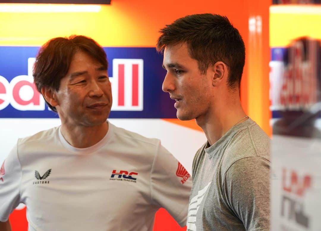 レプソル・ホンダさんのインスタグラム写真 - (レプソル・ホンダInstagram)「From Assen to Jerez. From @worldsbk to @motogp   @ikerlecuona_27 is ready for the #SpanishGP」4月27日 20時20分 - hrc_motogp