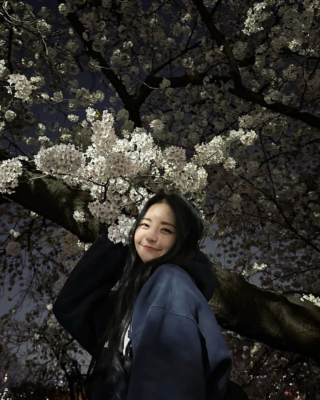 ナム・ユジョンのインスタグラム：「길을 자주 잃고 두려움이 많았던 저에게 손 내밀어준 우리 멤버들,  진심으로 고맙습니다! 그리고 무엇보다 기다려주신 여러분 한 분 한 분께 너무 감사드립니다. 어떻게 말로 다 할 수 있겠어요 ..  워너뮤직코리아와 함께할 민영 유정 은지 유나 많이 기대 해 주세요.  에블바디..  여름을..강타할.. 알흠다운 여자 넷.. 메모부탁..📝」
