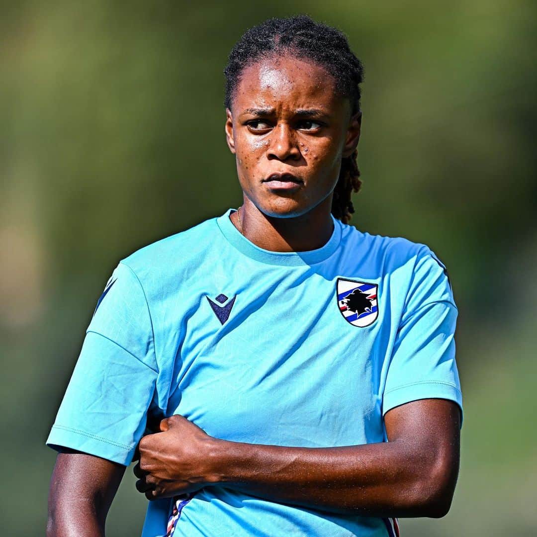 UCサンプドリアさんのインスタグラム写真 - (UCサンプドリアInstagram)「👀⚽️🔋  #SampdoriaWomen 🔵⚪️🔴⚫️⚪️🔵」4月27日 20時29分 - sampdoria