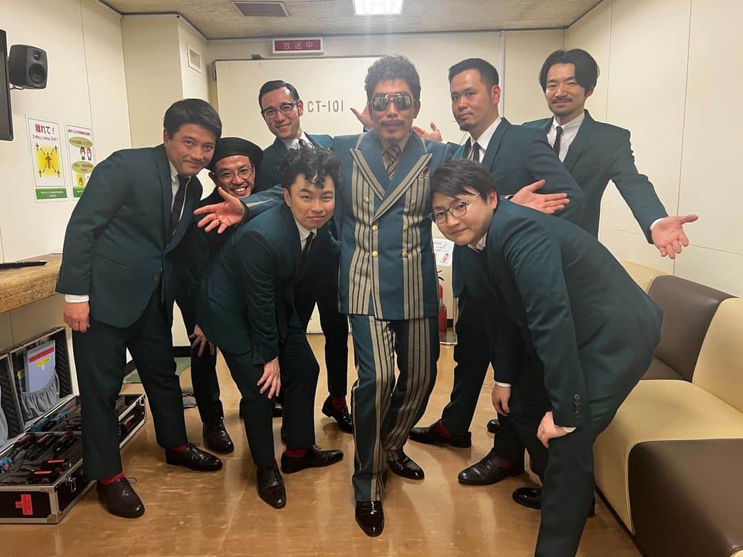 在日ファンクのインスタグラム：「本日22:00〜22:45 OA、NHK総合『#SONGS』#鈴木雅之 さんの特集回です！  #在日ファンク は今月リリースされたばかりのアルバム『SOUL NAVIGATION』から、鈴木さんに提供させていただいた楽曲「スポットライト」を一緒に演奏させていただきます！  是非ご覧ください！」