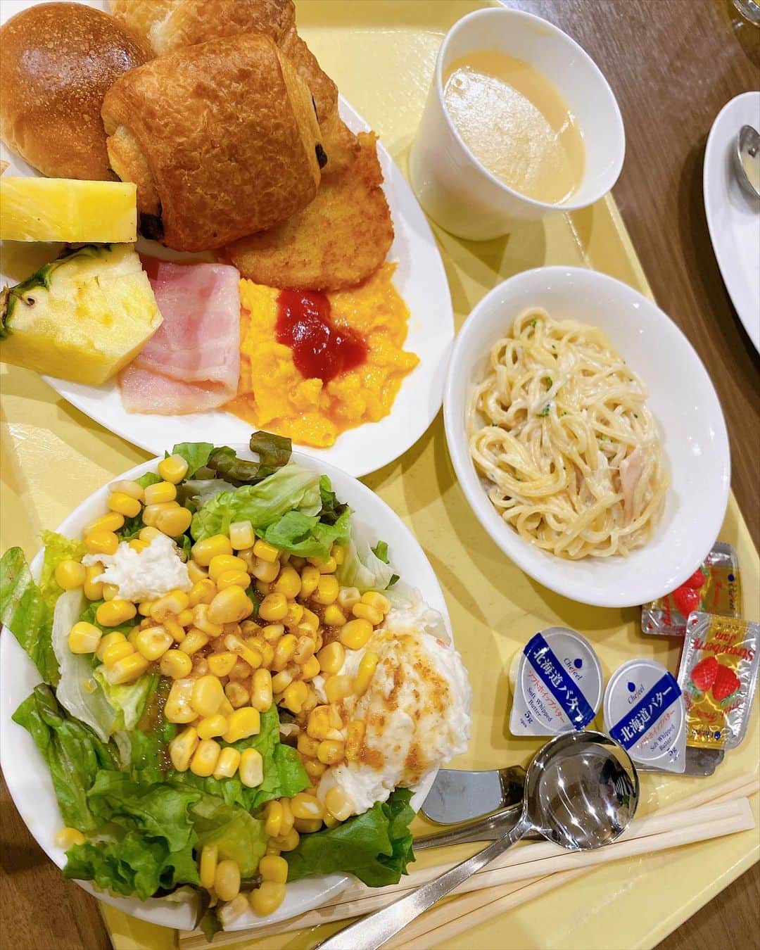 MARIKOさんのインスタグラム写真 - (MARIKOInstagram)「. . ホテルの中でビュッフェ🍴💕 朝食も美味しかった🥞🥣😋 ビュッフェとか ホテルの朝食いっぱい好きな物食べれるから好き♡ . . . . . . . . . . . #ビュッフェ#🍴#お団子ヘア」4月27日 20時37分 - marichi.1010