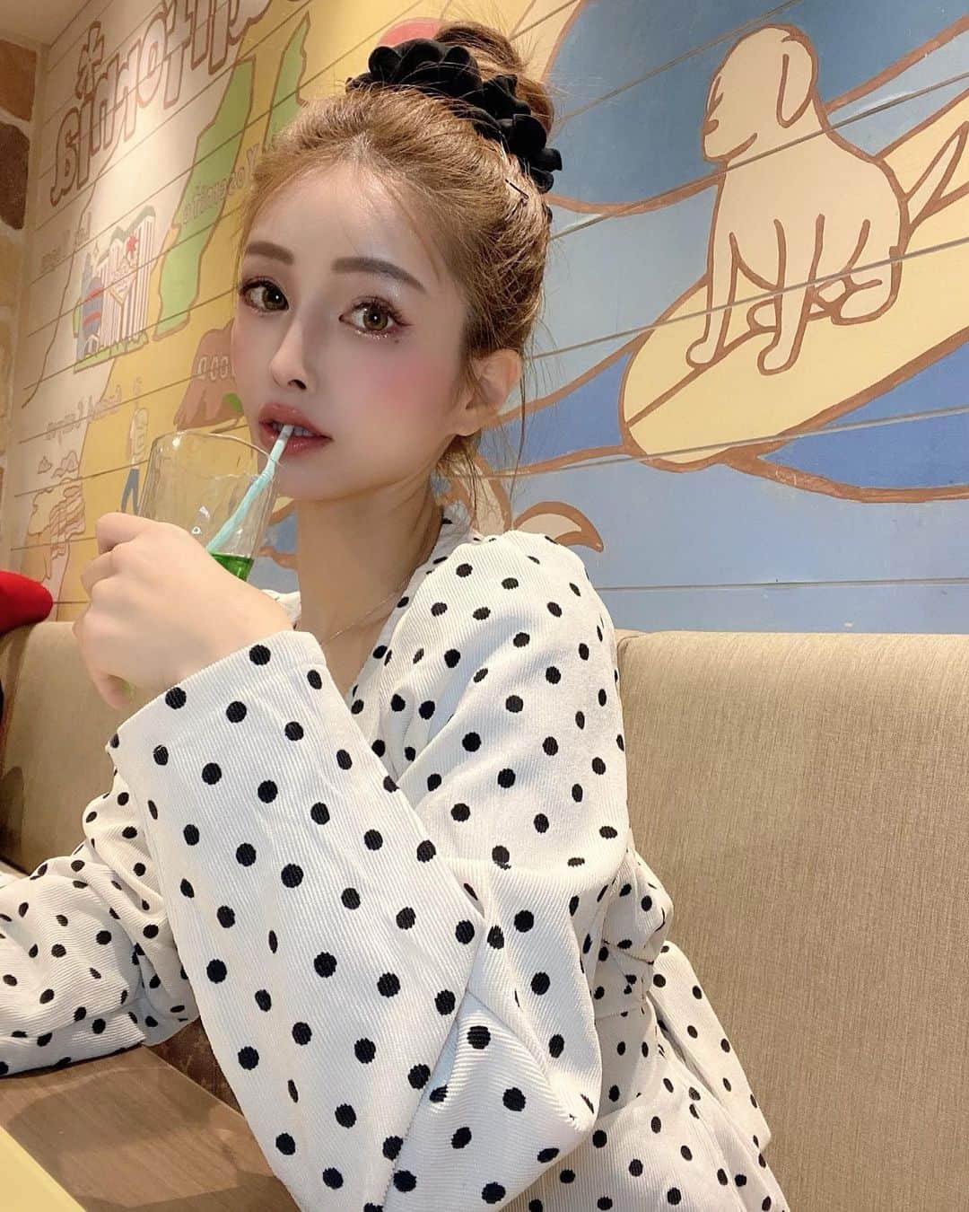 MARIKOのインスタグラム：「. . ホテルの中でビュッフェ🍴💕 朝食も美味しかった🥞🥣😋 ビュッフェとか ホテルの朝食いっぱい好きな物食べれるから好き♡ . . . . . . . . . . . #ビュッフェ#🍴#お団子ヘア」