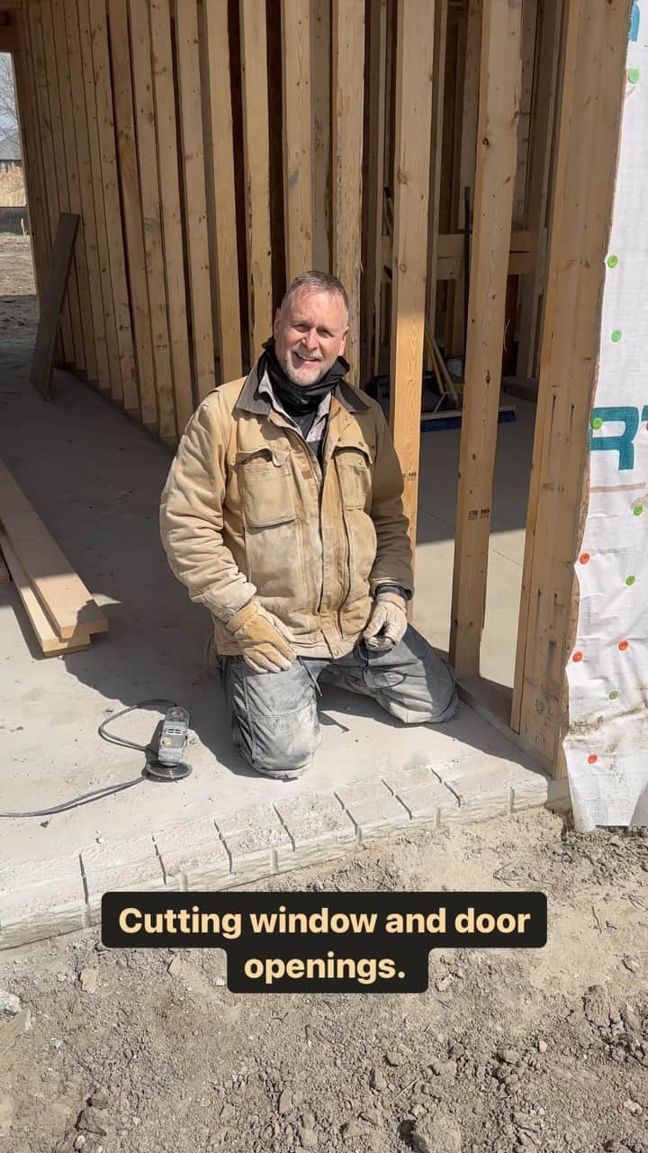 デイブ・クーリエのインスタグラム：「It’s been a while since I’ve given you a house update. The sun is shining and it’s a perfect morning to cut the rough openings for windows and doors. My friend, and fellow hockey player, Carlo Romita helped me. Nothing better than hard work, fresh air and friends. Got a project that you’re working on?」