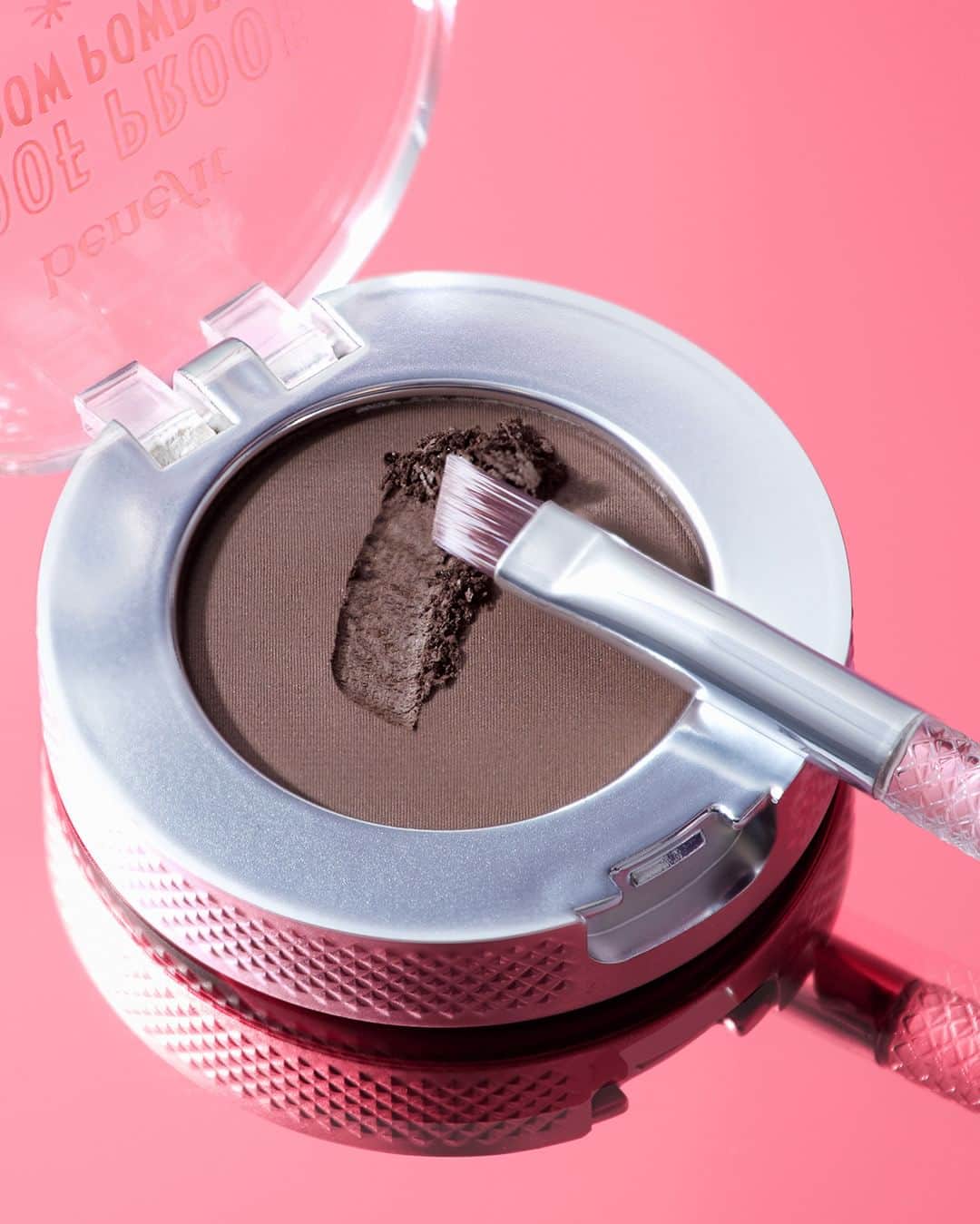 Benefit Cosmetics UKさんのインスタグラム写真 - (Benefit Cosmetics UKInstagram)「Pair NEW Goof Proof Brow Powder with our Dual-Ended Angled Eyebrow Brush for a blended brow look. Fill in sparse areas with the brush, then flip it around to blend with the spoolie. Easy-peasy.」4月27日 21時00分 - benefitcosmeticsuk
