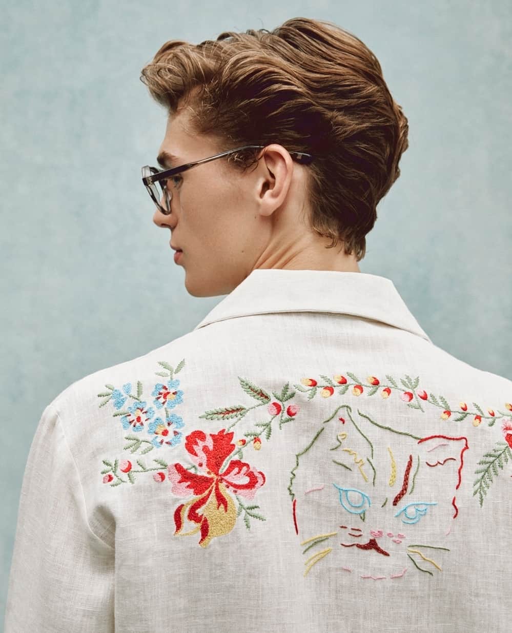 ポール&ジョーのインスタグラム：「A perfect match between linen and embroideries, have you met our HANOI shirt ? ⁠ ⁠ Artistic direction @adrienalbou⁠ Styling @benkschofield⁠ Photography @danieltarcher⁠ Hair @mikeogorman_⁠ Model @lukerpearson⁠ ⁠ #paulandjoe #paulandjoeparis #paulandjoemen」