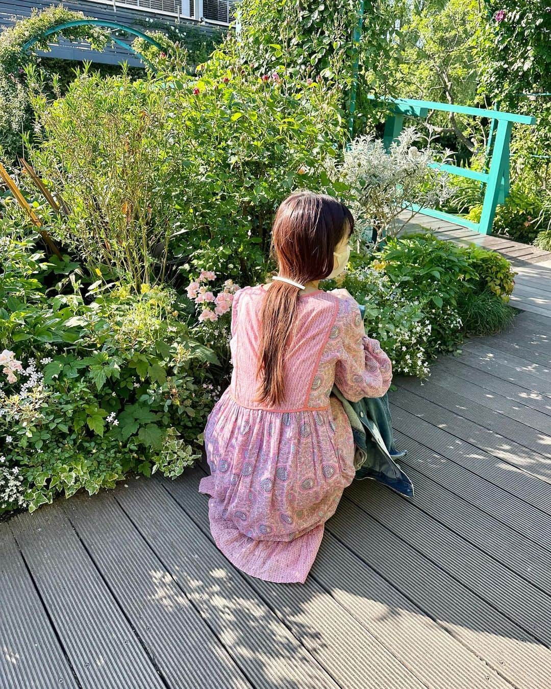 miho uesugiさんのインスタグラム写真 - (miho uesugiInstagram)「去年買った @pasand_by_nequittezpas のドレスで🚶‍♀️ 新居が決まったので、本格的に新しい家具探しを。  金土日月はお店におります♡  ㅤㅤㅤㅤㅤㅤㅤㅤㅤㅤㅤㅤㅤ #pasandbynequittezpas#nequittezpas#ワンピース#ドレス#ピンク#サンダル#コーディネート#今日のコーデ#カジュアル#カジュアルコーデ#大人カジュアル#春#春コーデ#春服#休日#休日の過ごし方#henderscheme#バッグ#ロングヘア#30代ファッション#30代コーデ」4月27日 21時08分 - uepoooning