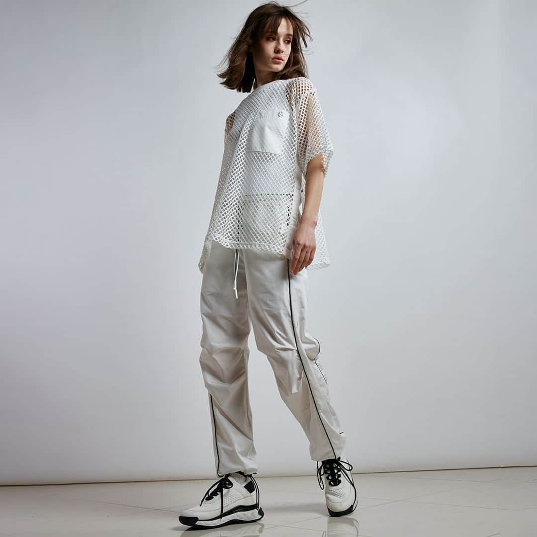 Double Standard Clothingのインスタグラム：「. NEW ARRIVAL 2023 SS COLLECTION . [BOTTOMS] ESSENTIAL / パラシュートパンツ price. 22,000円(税込) color. オフ / カーキ / ブラック size. 36 / 38 . ------------------------------------------- #doublestandardclothing #tokyo #DSC #sov #dscessential #nightstore #2023ss #fashion #ootd」