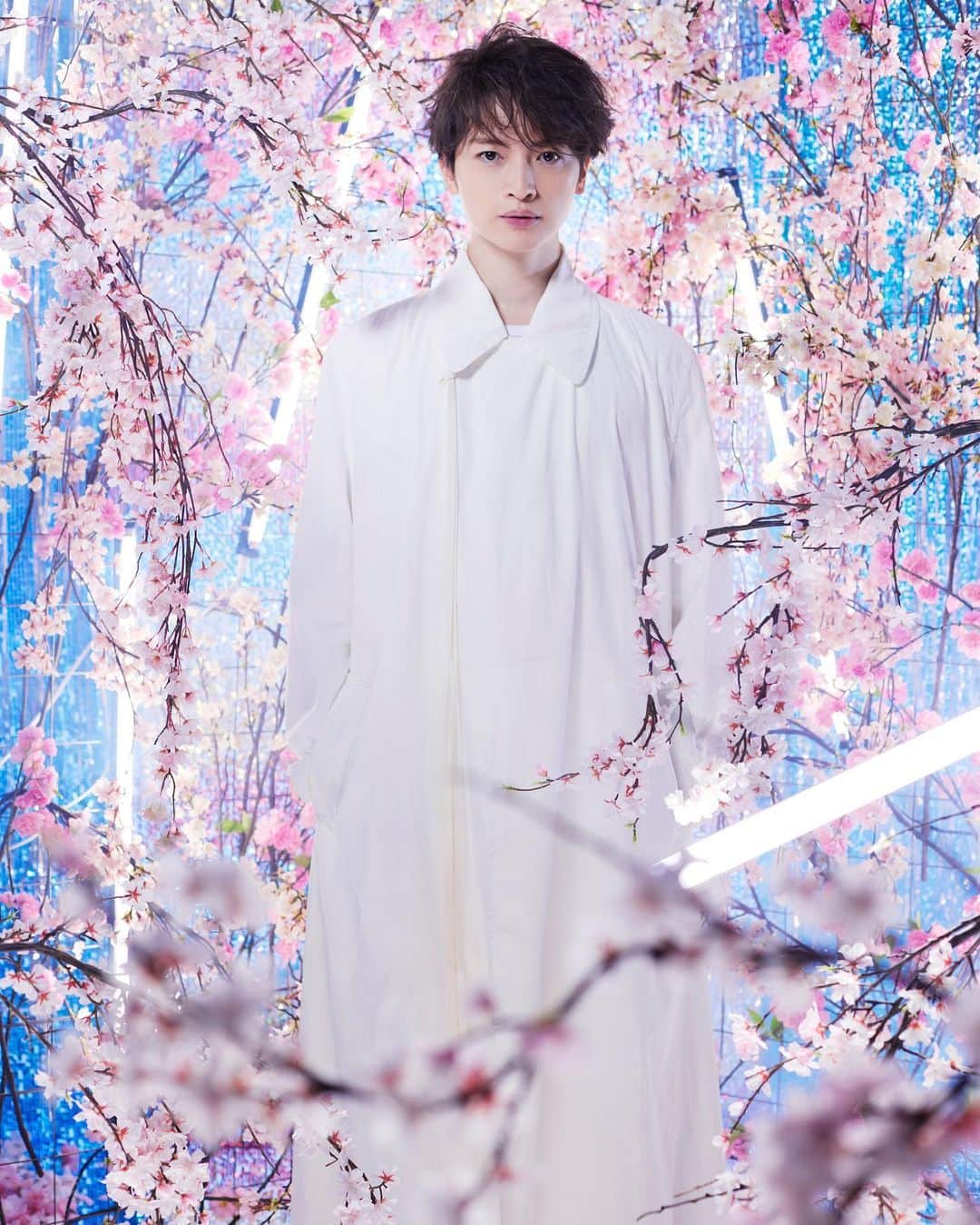玉森裕太さんのインスタグラム写真 - (玉森裕太Instagram)「⁡ Mgirl N°32 2023SS NOW ON SALE ⁡ Photography: MIKA NINAGAWA Styling: YUTA KOTANI Prop Styling: AYUMI ENDO ⁡ ©︎MATOI PUBLISHING ⁡ #KisMyFt2 #yutatamamori #玉森裕太 #蜷川実花 さん #Mgirl」4月27日 21時01分 - yuta_tamamori_kmf2