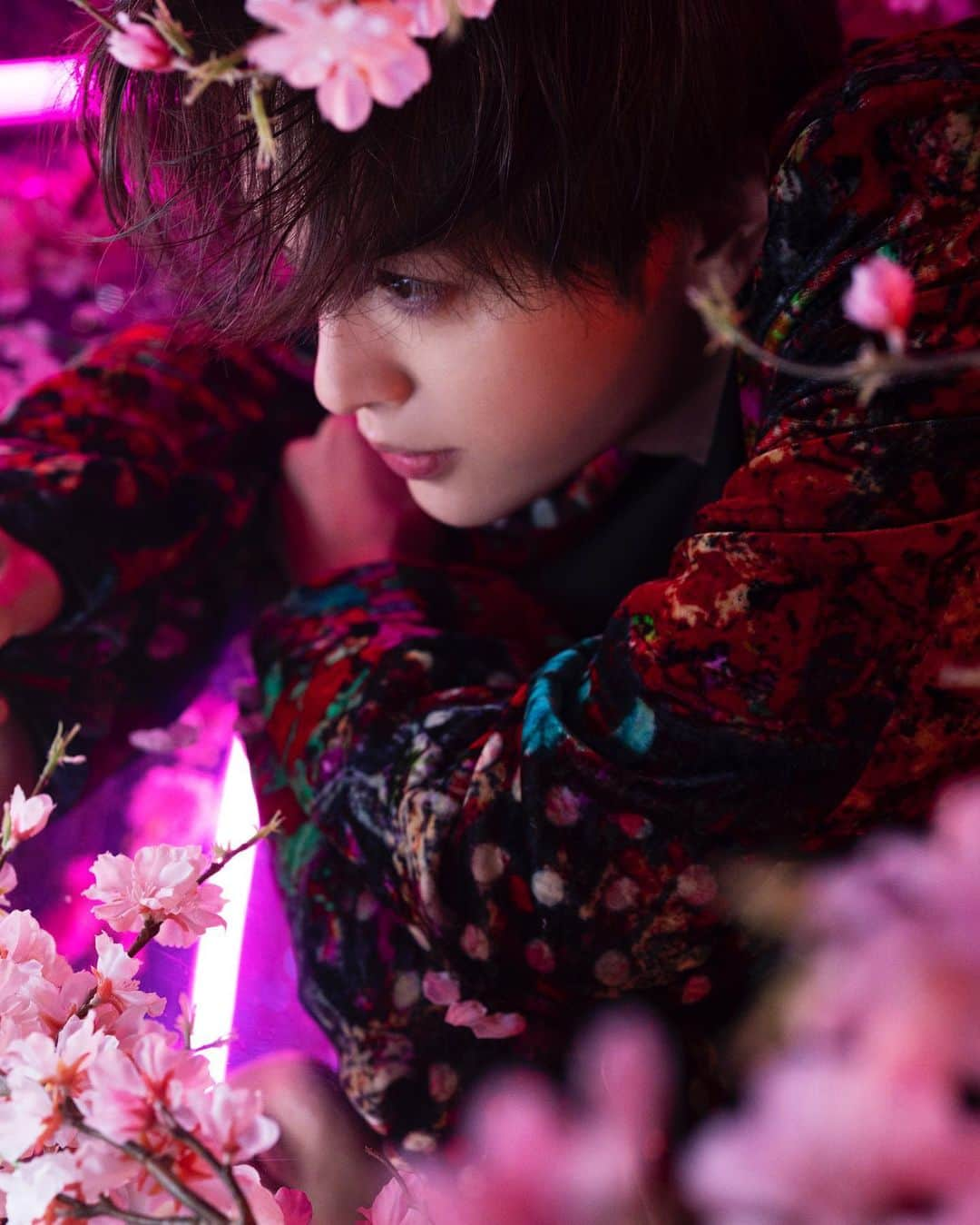 玉森裕太さんのインスタグラム写真 - (玉森裕太Instagram)「⁡ Mgirl N°32 2023SS NOW ON SALE ⁡ Photography: MIKA NINAGAWA Styling: YUTA KOTANI Prop Styling: AYUMI ENDO ⁡ ©︎MATOI PUBLISHING ⁡ #KisMyFt2 #yutatamamori #玉森裕太 #蜷川実花 さん #Mgirl」4月27日 21時01分 - yuta_tamamori_kmf2