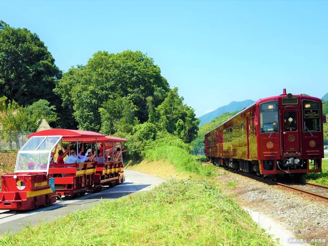 Birthplace of TONKOTSU Ramen "Birthplace of Tonkotsu ramen" Fukuoka, JAPANさんのインスタグラム写真 - (Birthplace of TONKOTSU Ramen "Birthplace of Tonkotsu ramen" Fukuoka, JAPANInstagram)「The Aka Trolley Train Yusubaru Line - Running Only Once a Month!🚃✨ The Aka Trolley Train, in the village of Aka, Tagawa, runs on the Yusubaru Line, which was shut down before ever opening!  The Chikuho District, where Aka is located, used to thrive on coal production, and the Yusubaru Line was built to transport coal shortly after WWII (around 1945). However, as the railway neared completion, the coal industry declined and the Yusubaru Line was never opened.😥  However, it was finally opened as a sightseeing railway in 2003 after more than half a century, owing to the passion and cooperation of locals! Ride the Aka Trolley Train and feel the history of the coal mining days and the great nature of Aka.😊🌳  *The train generally runs on the 2nd Sunday of every month (except winter).  ------------------------- FOLLOW @goodvibes_fukuoka for more ! -------------------------  #fukuoka #fukuokajapan #trainstagram #traintravel #kyushu #kyushutrip #japan #explorejapan #instajapan #visitjapan #japantrip #japantravel #japangram #japanexperience #beautifuljapan #travelgram #tripstagram #travelgraphy #travelphoto #travelpic #tripgram #japanlovers #visitjapanjp #japannature」4月27日 21時01分 - goodvibes_fukuoka