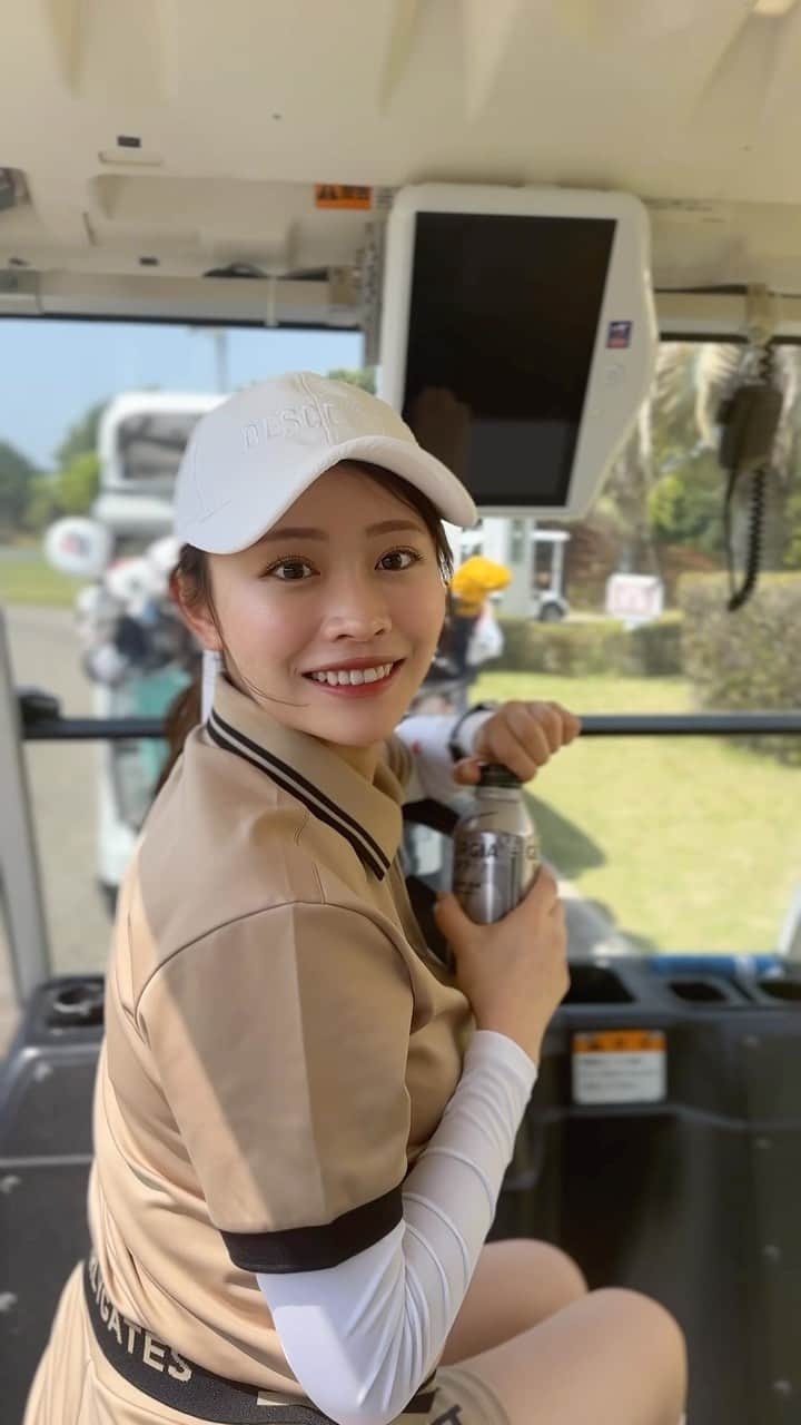 高木由梨奈のインスタグラム：「最近またゴルフ上達したい欲が再燃してる🔥⛳️ 今の時期のゴルフはやっぱり最高だね〜🥰！  #ゴルフ女子 #ゴルフウェア #ゴルフコーデ」