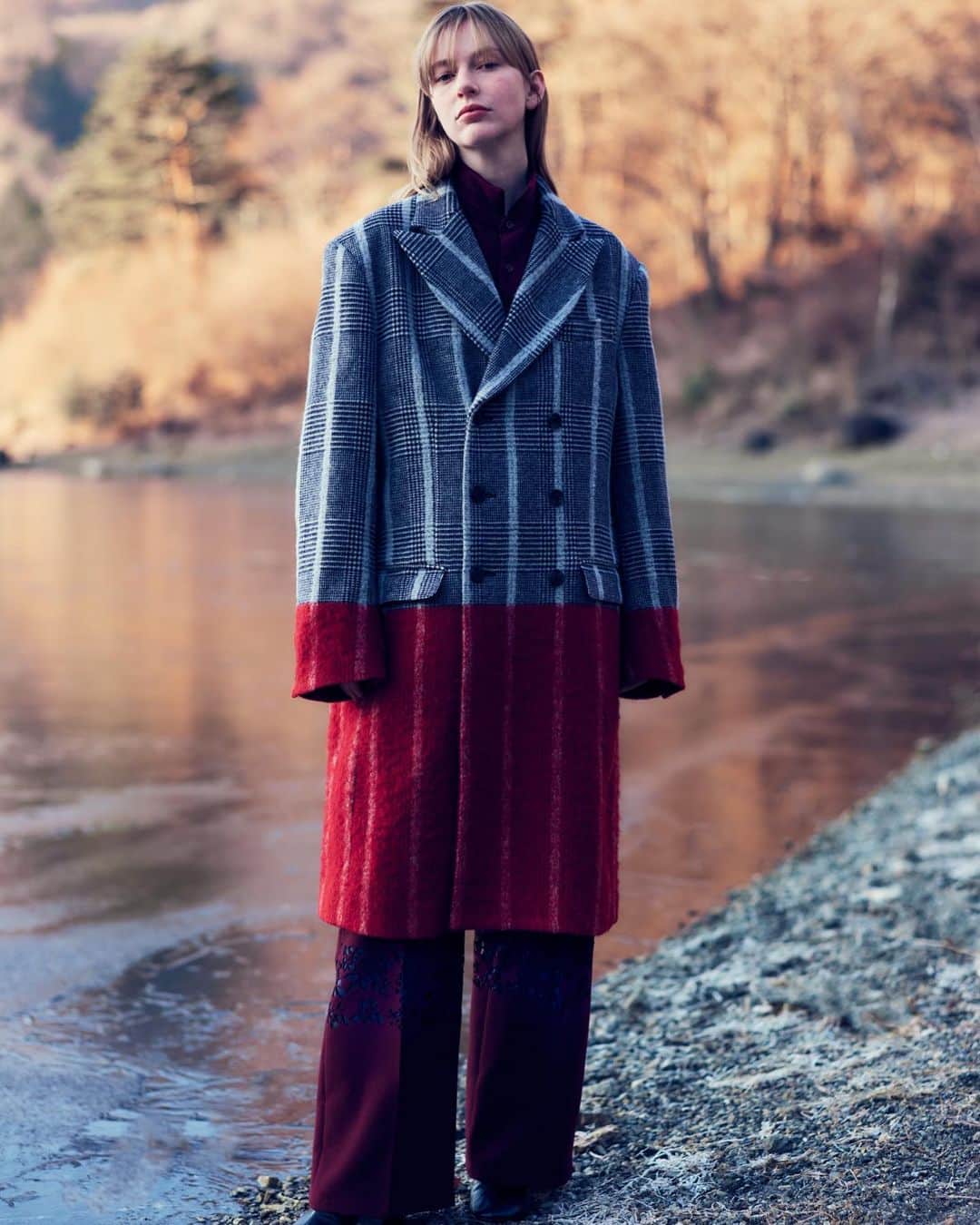メアグラーティアのインスタグラム：「meagratia 23FW Collection  - Reflection - LOOK5  Art Direction：Miharu Fujii @hukuwarai_tokyo2020  Styling : @makikimura1226  Flower Artist : @yukarisatoflower  Photographer： @daisuke.ssk  Hair： @kazhironaka  Make-up： @maki_iii  Model： Guillaume (DONNA), @linasuenaert (DONNA)  Photographer Assistant：Tomoki Umeda MD： @bay_seki  Production / Casting： @takahiro_kudose @teeny_ranch_  Designer : @takafumi_sekine  #meagratia #23fw」