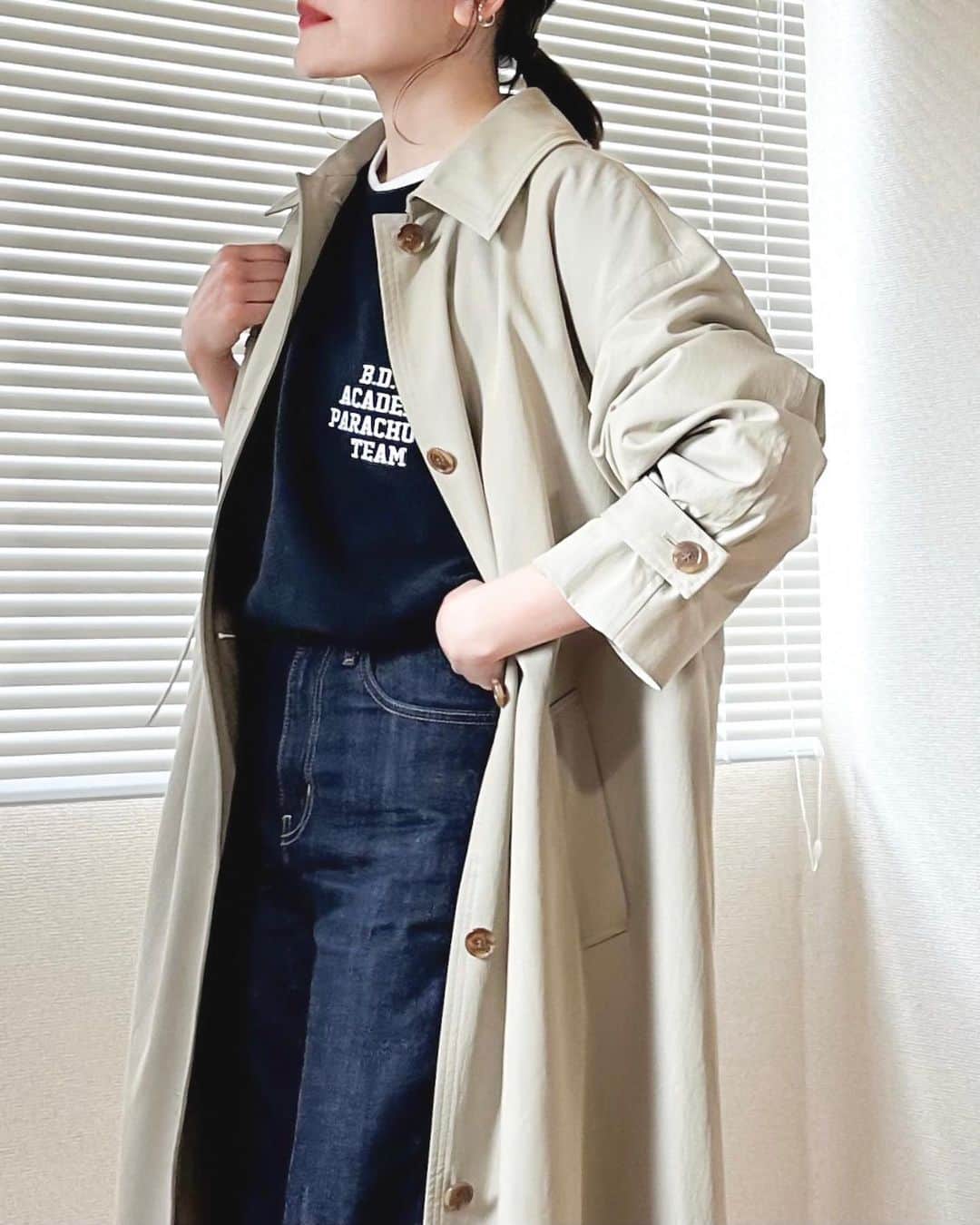 かほこ。さんのインスタグラム写真 - (かほこ。Instagram)「ㅤㅤㅤㅤㅤㅤㅤㅤㅤㅤㅤㅤㅤ ㅤㅤㅤㅤㅤㅤㅤㅤㅤㅤㅤㅤㅤ outer : #yuw sweatshirt : #beautyandyouth #votemakenewclothes T-shirt : #uniqlou denim : #uniqlo bag : #folnua sneakers : #newbalance ㅤㅤㅤㅤㅤㅤㅤㅤㅤㅤㅤㅤㅤ ネイビー×ネイビーのカジュアルコーデ。 子供っぽくならないようにレザーのショルダーバッグを合わせました🥰 手首を見せるのもポイント❣️ ㅤㅤㅤㅤㅤㅤㅤㅤㅤㅤㅤㅤㅤ #kaho_fashion」4月27日 21時18分 - xxokohakxx
