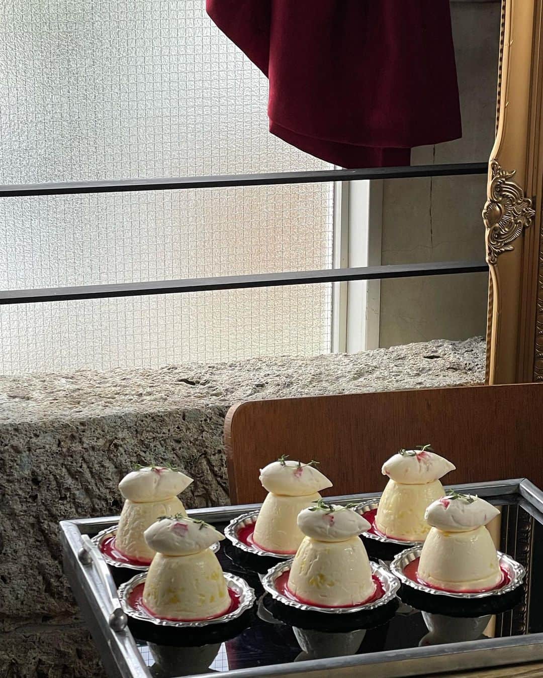 高井香子さんのインスタグラム写真 - (高井香子Instagram)「ここ最近の @gakudai.aworks 新作をぎゅぎゅっと詰めました🐶  いぬぬクッキーは、ケーキの上に載せるとステッカーデザインそのものになるので是非やってみて下さい🎀  なんと、今週も営業します🧀  4月29日（土） 4月30日（日） 5月1日（月）  #aworks #エーワークス」4月27日 21時19分 - cocoreacoco