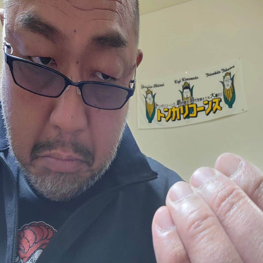 高岩竜一さんのインスタグラム写真 - (高岩竜一Instagram)「昨年から、爪を切るときに、老眼を使用し出しました🤓😅」4月27日 21時22分 - takaiwa_t