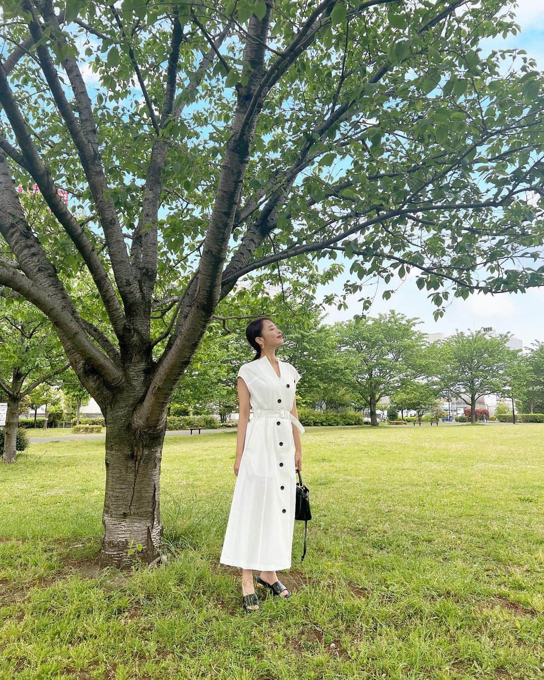 近藤千尋のインスタグラム：「深呼吸〜💚💚💚  春は学校の行事がたくさんあって 慣れるまでバタバタするよねぇ🥹💦 余裕がなくなる時こそ 深呼吸して睡眠時間大切に〜😴💗  気付けば明日は金曜日！ ラヴィットとアップ！生放送📺🩷 見てくれる人が楽しい気分になれるように ハッピーに頑張るよーう🧏🏻‍♀️❤️  @fendi  #fendi」