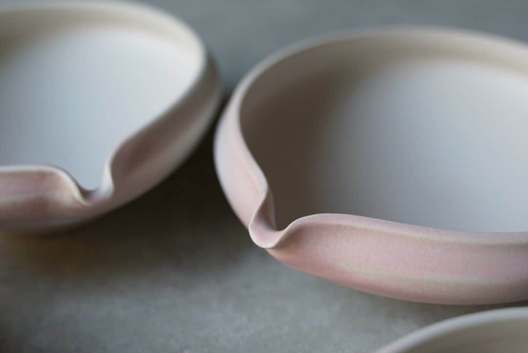 阿部春弥のインスタグラム：「・ Bowl with spout. White mat. A faint pink appears in the kiln change. ・ 白マットの４寸片口鉢です。 ・ #器#うつわ#阿部春弥 #pottery#porcelain#ceramics#handcrafted」