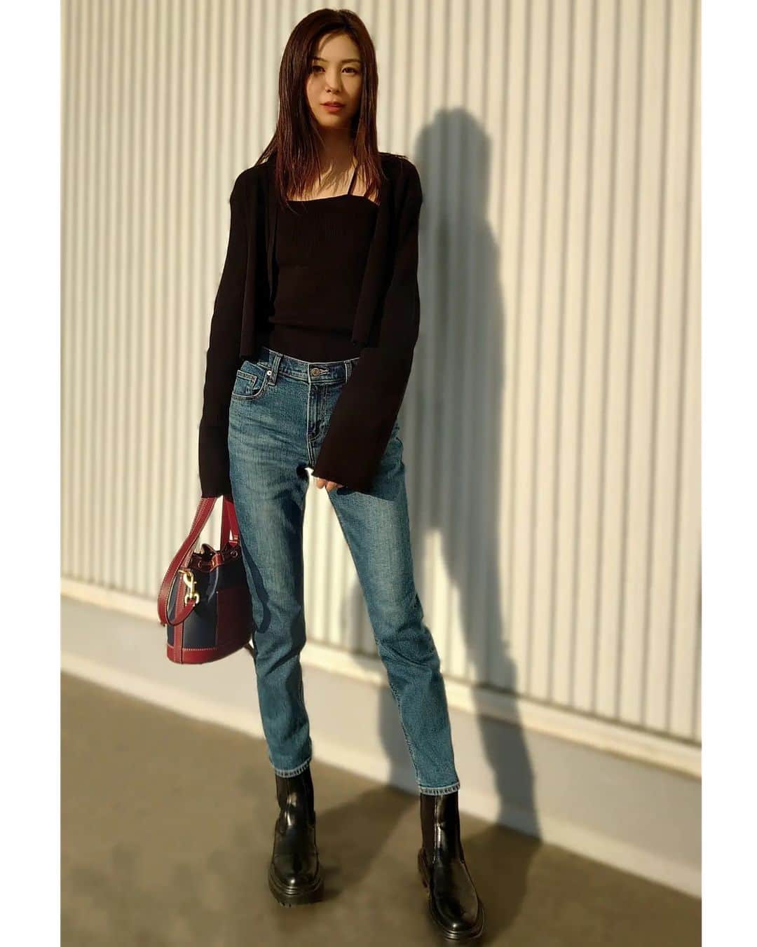 清水優美のインスタグラム：「🐬🎩🍊 　 　 夕日すぎて眩しすぎた…😜 　  #fashionstyle」