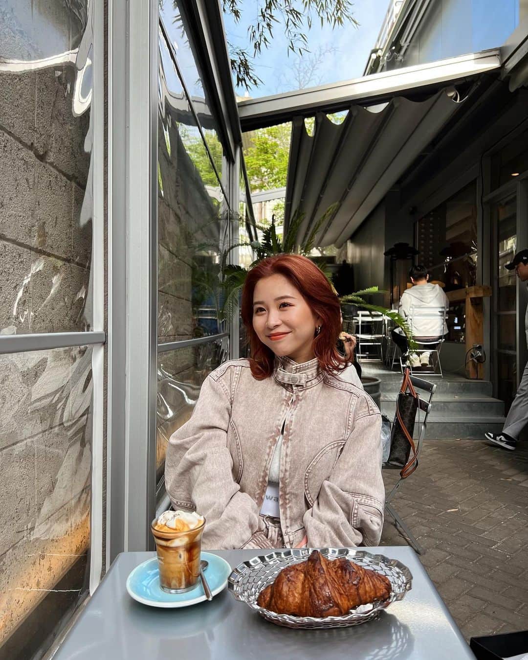 ヒロタナギサさんのインスタグラム写真 - (ヒロタナギサInstagram)「_  韓国は歩いてるだけで 可愛いカフェ沢山あって最高💙  #nagisatrip  #韓国旅行記 #韓国カフェ」4月27日 21時46分 - _nachan_812