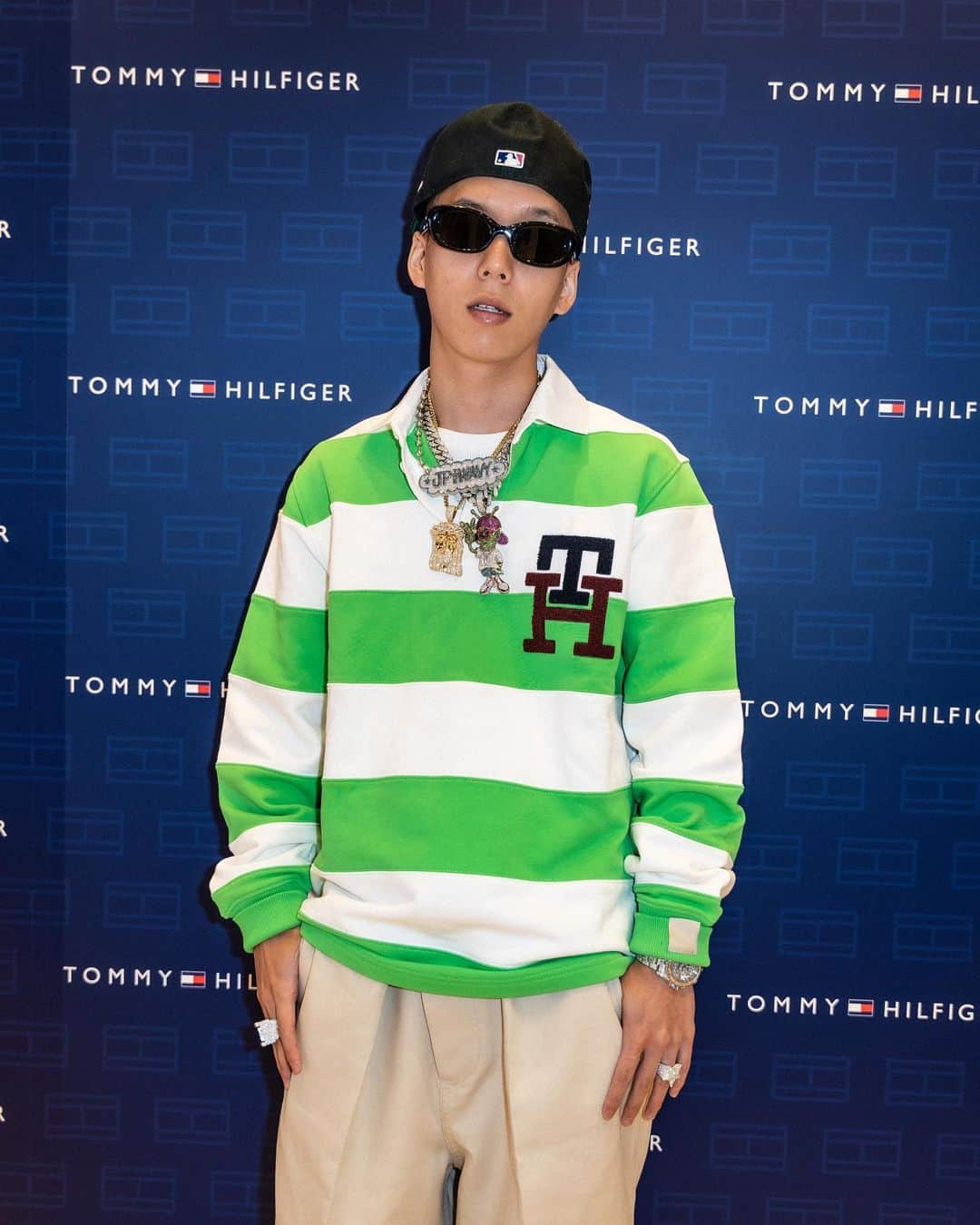 JP THE WAVYさんのインスタグラム写真 - (JP THE WAVYInstagram)「🐍🐍🐍 #TommyHilfiger #ClassicsReborn #表参道トミー前 @tommyhilfiger」4月27日 21時46分 - sorry_wavy