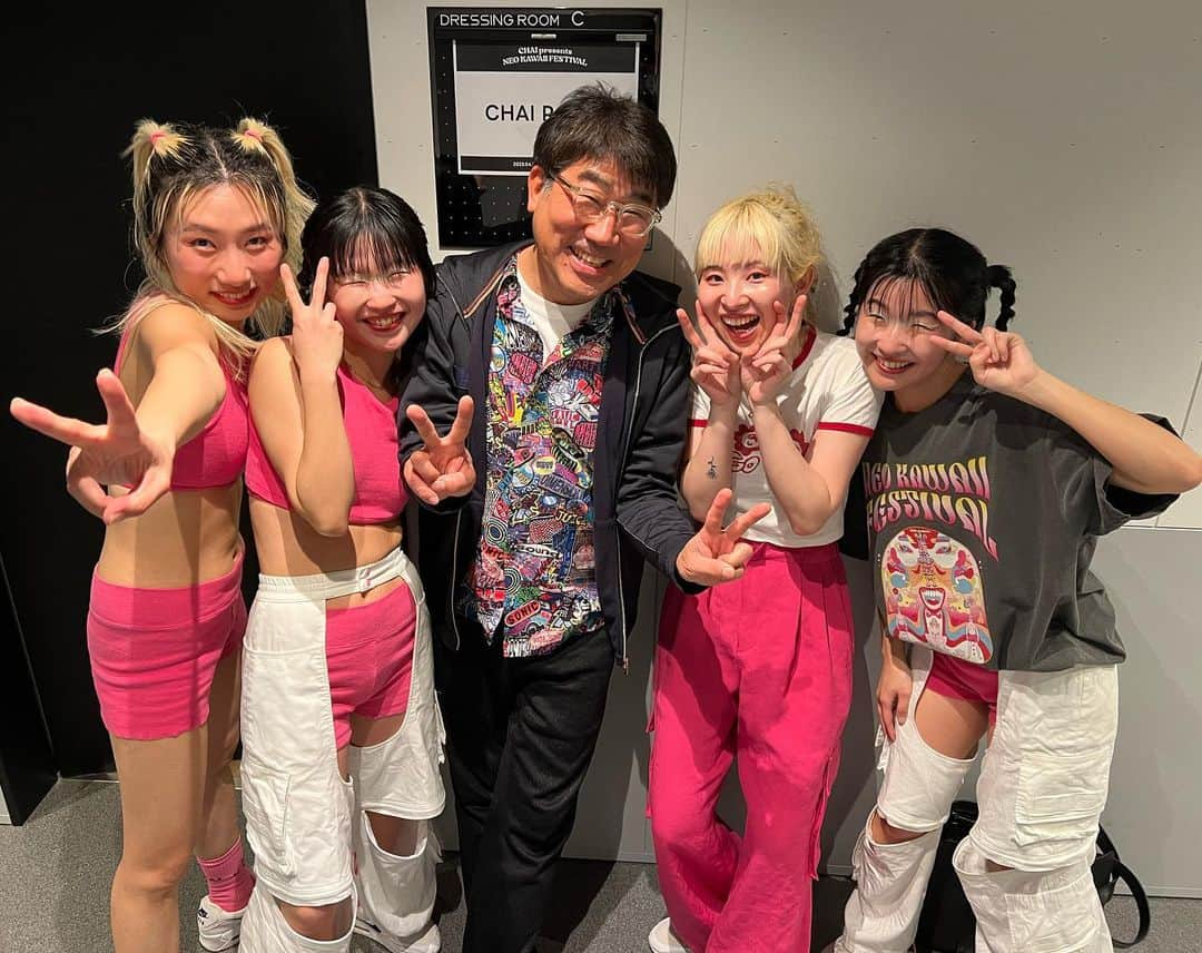 亀田誠治さんのインスタグラム写真 - (亀田誠治Instagram)「CHAIのNEO KAWAII FESTIVAL 2023 スーパー楽しかったー！「Vol.0なのは、これからみんなと一緒に1.2.と重ねていくんだ」ってMCが胸アツだった❣️個人的にはZepp新宿にも初来日しました！😊😊🐢😊😊 #CHAI #neoかわいい」4月27日 21時46分 - kameda_kamera