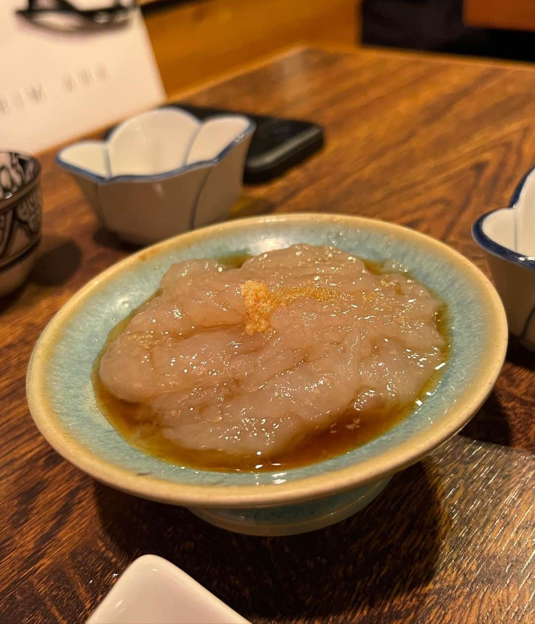 本谷亜紀さんのインスタグラム写真 - (本谷亜紀Instagram)「大好きな三茶の赤鬼で日本酒飲みまくり😘私、記憶飛ばしたこと無いんだけど過去一度だけここのお店で記憶飛ばしたことある🥹それくらい日本酒が美味しい🎊 ㅤㅤㅤㅤㅤㅤㅤㅤㅤㅤㅤㅤㅤ こんにゃくの刺身は必食！！ 三茶に住んでた時も引っ越してからもよく行くお店です！  #赤鬼　#日本酒　#三茶グルメ」4月27日 21時49分 - akichi0518_ramen