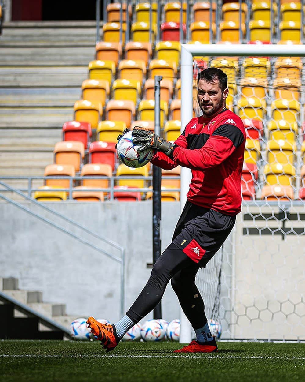 ズラタン・アロメロヴィッチさんのインスタグラム写真 - (ズラタン・アロメロヴィッチInstagram)「Zlatan The Goalie😎☀️⚽️  #jagiellonia #bialystok #białystok #zlatan #goalie #trening #training #bramkarz #goalkeeper」4月27日 21時50分 - zlajoo33