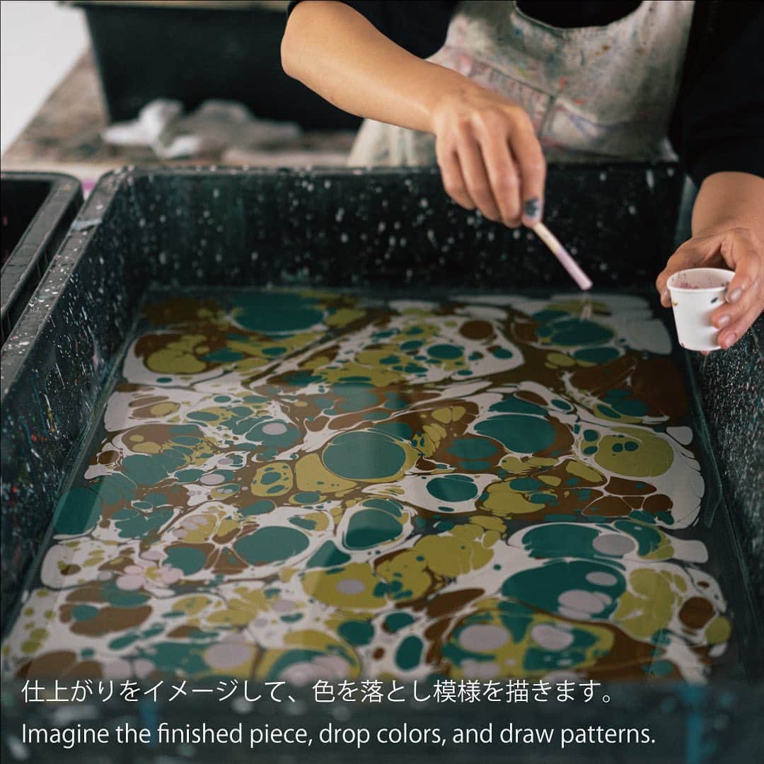 吉田カバン 表参道さんのインスタグラム写真 - (吉田カバン 表参道Instagram)「「DWS in the PORTER Gallery 1」  日本の伝統技術「墨流し」の技法を改良し再解釈した「色流し（しきながし）」という独自のペイントスタイルで活動する「極彩色流シ表現集団」"DWS"（Dirty Workers Studio Japan）のイベントを開催します。  開催場所：PORTER OMOTESANDO the PORTER Gallery 1 開催期間：2023年4月29日（土）〜5月8日（月）  このイベントでは「DWS × PORTER」のコラボレーションアイテムを発売いたします。バッグの一部にDWSが一点一点ペイントを施したレザーパーツを採用したスペシャルアイテムです。  ・2WAY DUFFLE BAG ￥121,000-(tax included) KHAKI  ・BACK PACK ￥96,800-(tax included) BLACK  ・WAIST BAG ￥55,000-(tax included) BLACK、KHAKI  ・TOOL BAG ￥55,000-(tax included) BLACK、KHAKI  ・LAPTOP CASE ￥50,600-(tax included) KHAKI  ・MOBILE SHOULDER BAG ￥46,200-(tax included) BLACK、KHAKI  ※こちらのアイテムはすべての柄が異なります。 ※コラボレーションアイテムはPORTER OSAKAとPORTER GINZAでも発売いたします。  4月29日（土）・30日（日)はDWSメンバーによる「色流し」を目の前で体験できるペイントイベントを開催いたします。DWSが作り出す色鮮やかな世界観をお楽しみください。  ぜひこの機会にお立ち寄りください。 スタッフ一同、皆様の御来店を心よりお待ちしております。  本イベントでコラボレーションアイテムをご購入いただいたお客様に、DWSがペイントを手掛けたスペシャルアイテムをプレゼントいたします。  ※カラーの配色などをお選びいただき、目の前でペイントをお楽しみいただけます。 ※ペイントにはお時間がかかるため、お待ちいただく場合がございます。 ※数量限定のため、スペシャルアイテムのお渡しができない場合もございます。  DWSはこちら https://www.instagram.com/dwsjapan/  PORTER OMOTESANDOはこちら https://www.yoshidakaban.com/shopinfo/omotesando/  #yoshidakaban #porter #porterflagshipstore #omotesando #dws #dirtyworkersstudiojapan #吉田カバン #ポーター #ポーターフラッグシップストア #表参道」4月27日 21時50分 - porter_flagship_store