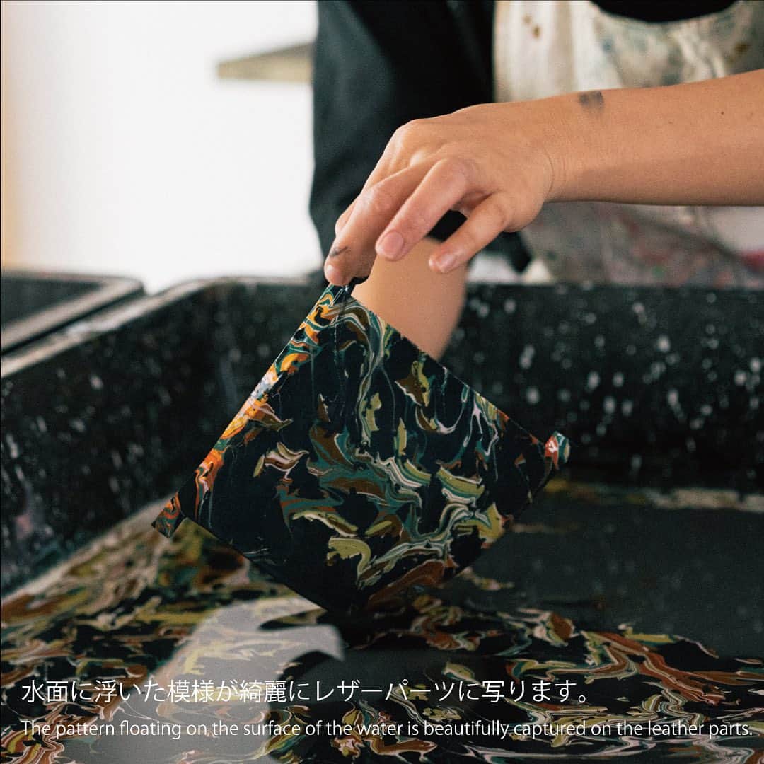 吉田カバン 表参道さんのインスタグラム写真 - (吉田カバン 表参道Instagram)「「DWS in the PORTER Gallery 1」  日本の伝統技術「墨流し」の技法を改良し再解釈した「色流し（しきながし）」という独自のペイントスタイルで活動する「極彩色流シ表現集団」"DWS"（Dirty Workers Studio Japan）のイベントを開催します。  開催場所：PORTER OMOTESANDO the PORTER Gallery 1 開催期間：2023年4月29日（土）〜5月8日（月）  このイベントでは「DWS × PORTER」のコラボレーションアイテムを発売いたします。バッグの一部にDWSが一点一点ペイントを施したレザーパーツを採用したスペシャルアイテムです。  ・2WAY DUFFLE BAG ￥121,000-(tax included) KHAKI  ・BACK PACK ￥96,800-(tax included) BLACK  ・WAIST BAG ￥55,000-(tax included) BLACK、KHAKI  ・TOOL BAG ￥55,000-(tax included) BLACK、KHAKI  ・LAPTOP CASE ￥50,600-(tax included) KHAKI  ・MOBILE SHOULDER BAG ￥46,200-(tax included) BLACK、KHAKI  ※こちらのアイテムはすべての柄が異なります。 ※コラボレーションアイテムはPORTER OSAKAとPORTER GINZAでも発売いたします。  4月29日（土）・30日（日)はDWSメンバーによる「色流し」を目の前で体験できるペイントイベントを開催いたします。DWSが作り出す色鮮やかな世界観をお楽しみください。  ぜひこの機会にお立ち寄りください。 スタッフ一同、皆様の御来店を心よりお待ちしております。  本イベントでコラボレーションアイテムをご購入いただいたお客様に、DWSがペイントを手掛けたスペシャルアイテムをプレゼントいたします。  ※カラーの配色などをお選びいただき、目の前でペイントをお楽しみいただけます。 ※ペイントにはお時間がかかるため、お待ちいただく場合がございます。 ※数量限定のため、スペシャルアイテムのお渡しができない場合もございます。  DWSはこちら https://www.instagram.com/dwsjapan/  PORTER OMOTESANDOはこちら https://www.yoshidakaban.com/shopinfo/omotesando/  #yoshidakaban #porter #porterflagshipstore #omotesando #dws #dirtyworkersstudiojapan #吉田カバン #ポーター #ポーターフラッグシップストア #表参道」4月27日 21時50分 - porter_flagship_store