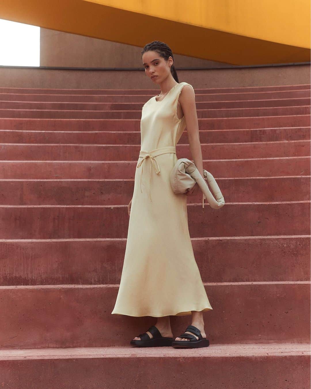 アリジのインスタグラム：「Vaniglia ✨  Discover ALYSI casual elegance to be confident even in the most special occasions! See more now in boutique or online, on alysi.com  #alysi #ss23 #dress」
